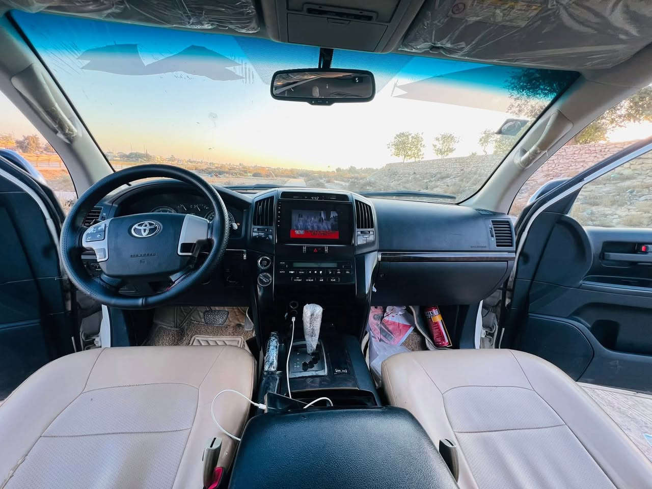 سلام عليكم ! السعر 278 وبيه مجال 
كفاله عامه سياره 
لاندكروز 2009 رقم بغداد جديد وهزه جديده ب اسمي 
كير محرك مامفتوح ع شركه 

فول مواصفات 1/1 
بصمه
فتحه سقف 
شاشه جبيره 
تحكمات ستيرن 
تشغيل عن بعد 
دفدي بلا سقف 
7 راكب 
3قطع تبريد 
تخم تاير جديد
تبريد ثلج 
مكاني بابل 
للتواصل ‭***********
