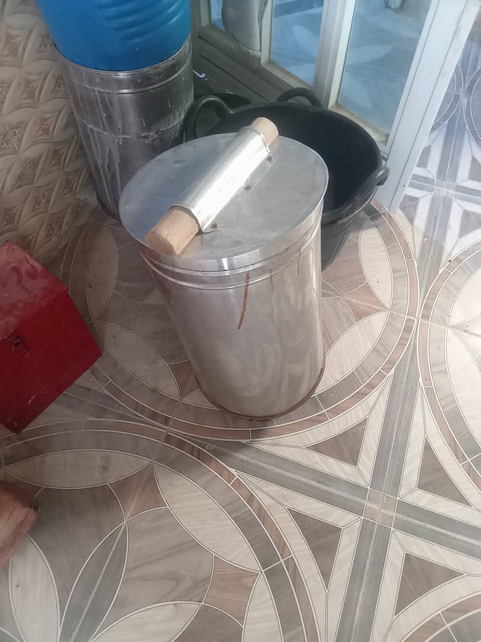 السلام عليكم عندي كيزر اخو الجديد مستعمل شتويه وحده رايده ب50 نوعيته حساوي وعندي ستيلات 2ايس كريم سعر الوحده 110 نهتيهن وذا ثنينهن ب200 عنواني ابو الخصيب باب طويل رقم *********** واتس اب ورصيد
