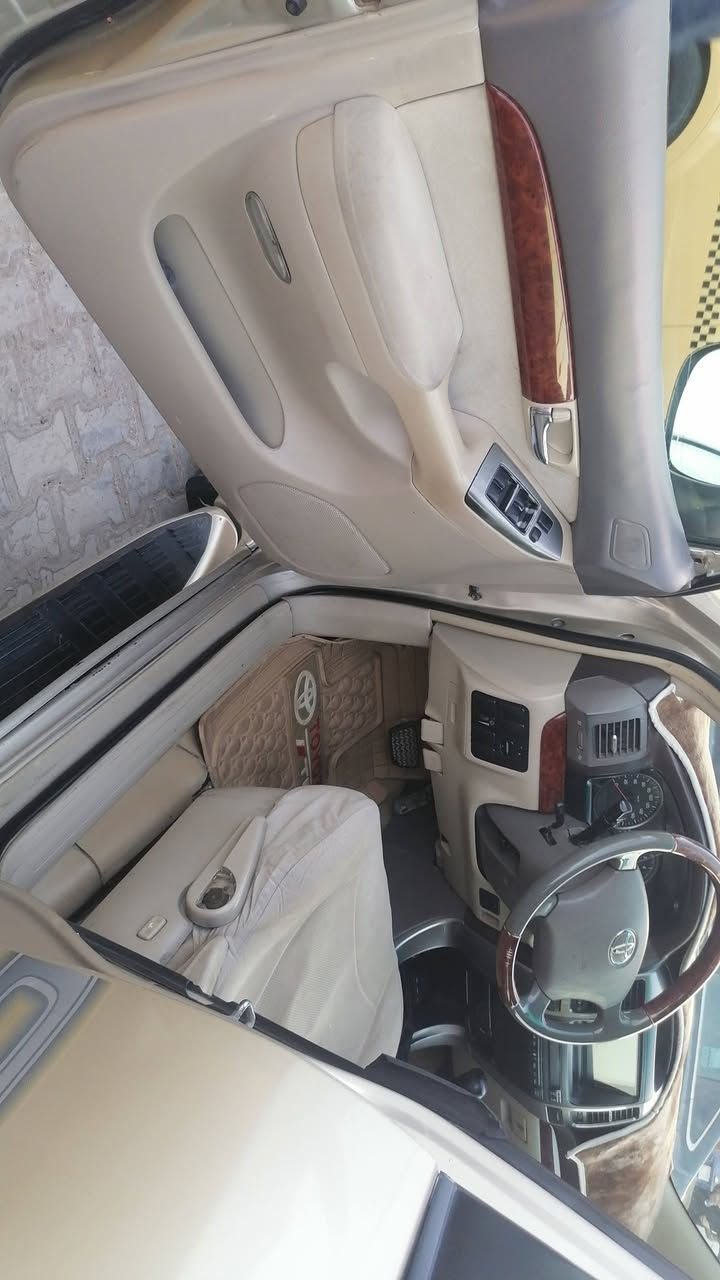 ٢٠٠٧/محرك/V6/بيها حادث جهت جاملغ الايسر بدون تكم وشاصي /مكينه وكير وحداديه جيده /تبريد شغال ٣قطع/السعر ١٠٠/عنوان النجف الاشرف /***********
