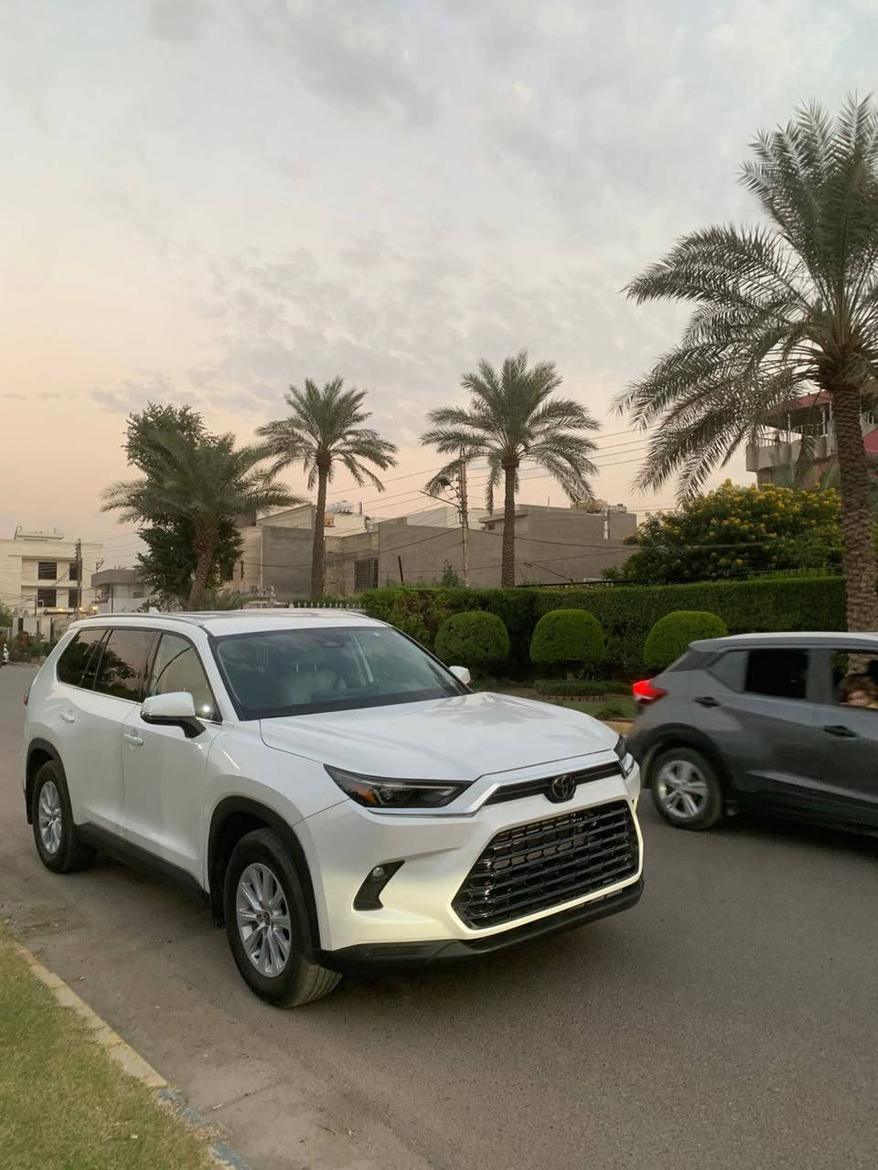 السلام عليكم
هايلندر كراند هايبرد موديل 2024 xle 

ماشية 5000 ميل 

مواصفات معروفه لاهل الخبره السياره جاهزه من كلشي مكانها بغداد حي الجامعه 

السعر : 37500 وبيها مجال 

للاستفسار على الواتساب : ***********
