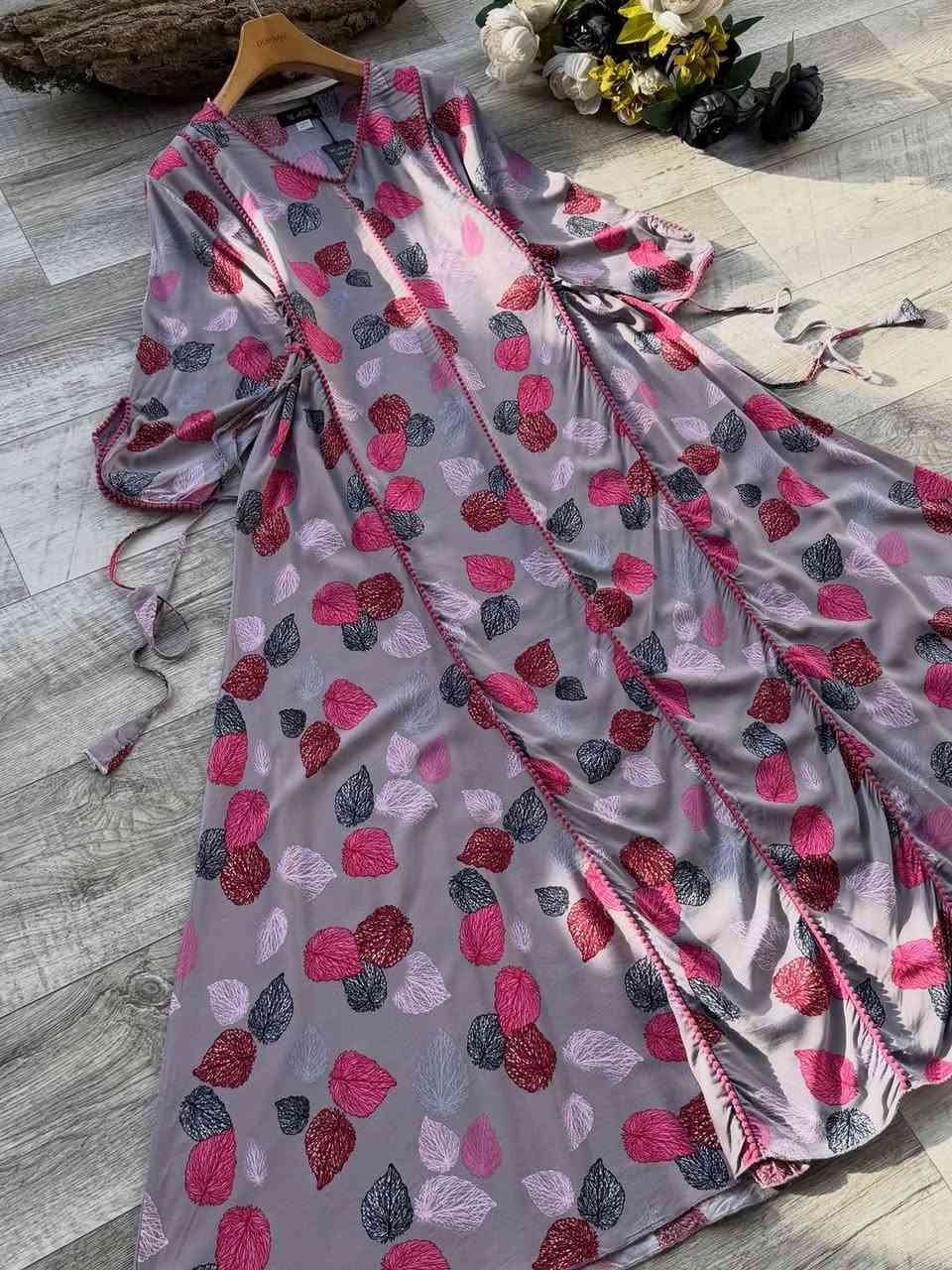 #دراعةكشمير خليجي بنعومة فاخرة ✨
لون راقي وتطريز ناعم يبرز الأنوثة بذوق هادئ🌸🦋
قصة مريحة مع شدّة خصر تعطي شكل أنيق ومرتب🐅🙂
القياسات _2xl_3xl_4xl_5xl🙂🤍
#سعـــــــــــــــــــــر16
يوجد توصيل داخل المسيب الفين دينار 
يوجد توصيل محافظات


**إذا كنت صاحب هذا الإعلان وتريد حذفه لأي سبب، رجاءا أرسل رسالة إلى الدعم الفني**