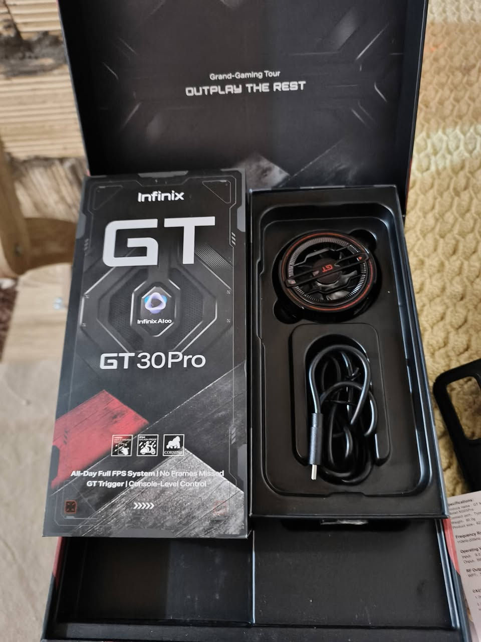 سلام عليكم
جهاز انفنكس جي تي 30 برو 
الذاكره 512 الرام 12+12 
الجهاز غني عن التعريف 
يجي ويا كارتونه الجيتي الي هيه تبريد الجهاز 
وكارتونه الجهاز بيها شاحنه وسماعه يعني غراضه كامله مثل ماموضح بالصوره 
الجهاز تجي تاخذه من باب بيتي 
السعر 380 تواصل واتساب *********** تحياتي❤
