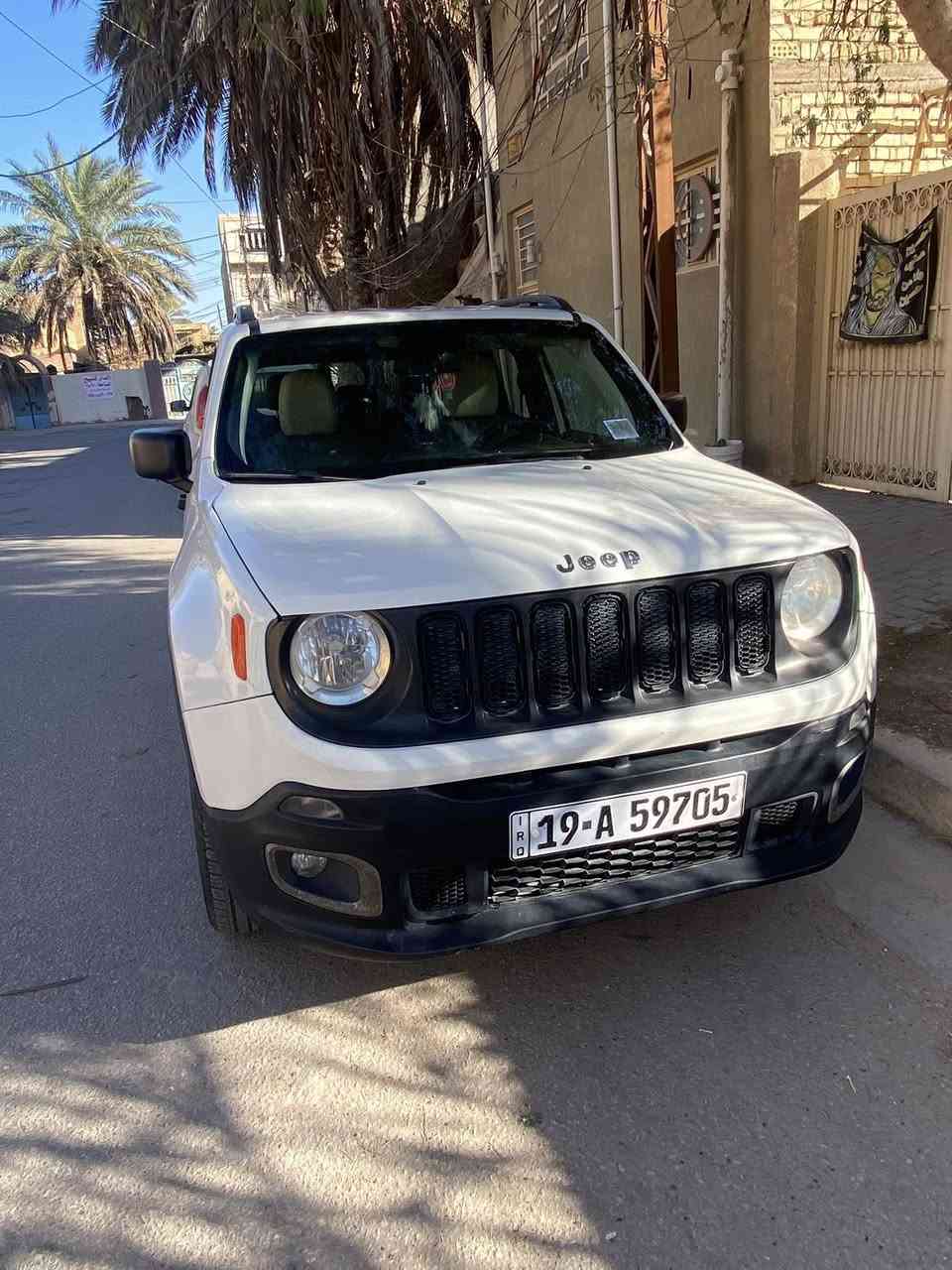 السلام عليكم 
Jeep  Renegade  2018 
سياره ماشيه 112 الف محرك سليم غير مفتوح  رقم كربلاء باسمي ما عليها غرامات  
حادثها امامي ما واصل للشاصي  حادث جاملغ وبنيد مبدل 
تبريد تدفئه كلها شغال مابيها نقص 
بيها خمس اشبار جاملغ خلفي صبغ وباب ربع بيها عل بارد ما مبين 
سعر 110 وبيها مجال 
للاستسفار الاتصال على 
***********
***********
