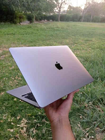 Apple MacBook Air 2020 لابتوب   

🔸المعالج Core i5 اصدار 2020✨
🔸الهارد نسخة 512 SSD GB 🚀
🔸حجم الرام 8 GB
🔸حجم الشاشة 13.3
🔸دقة الشاشة 2560 × 1600 

🔸منفذ الشحن تايب سي Type C 
🔸يحتوي على بصمة أصبع حماية 
🔸الكيبورد ضوئي 

🔸جهاز سوبر سلم راقي ونضيف جدا جسمه بالكامل من المعدن     

🔸البطارية ممتازة وحالتها طبيعية عدد دورات الشحن 416

🔸الجهاز مناسب لجميع الاستخدامات لطلاب الجامعات وأصحاب الدراسات والاساتذة التدريسيين وللمصممين والمهندسين وغيرها...

🔸انطي مع الجهاز وصل ضمان لمدة أسبوع اذا طلع بي اي خلل يرجع

🔸الملحقات
- الشاحنة 

🔸📍العنوان: كربلاء المقدسة حي العسكري الحر 

📞 رقم الهاتف‏  *********** ‏

🔹سعره💵 (650 الف فقط)
وعندي توصيل لكل العراق كربلاء
