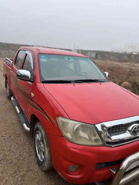 بسم الله الرحمن الرحيم 
للبيع تيوتا هايلوكس موديل 2009 

محدث 2015  كير عادي كير محرك مكفول 

الضرر موضح بالسونار تخم تاير  السعر ١٤٠ وبيها  مجال بسيط ***********
