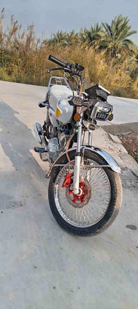 سلام عليكم تايكر 2025ختم 2024 دراجه مامطخوخ برغي بيها تايرات تخم جدد ثنين دراجه فول نضافه بس فقط بيها يده بريك امام معوج ومازه برغي بل صفحه مال مازده واكع لايت فقط مكاني ديالئ ناحيه وجهيه مكلف بالنشر رقم صاحب الدراجة ر***********
