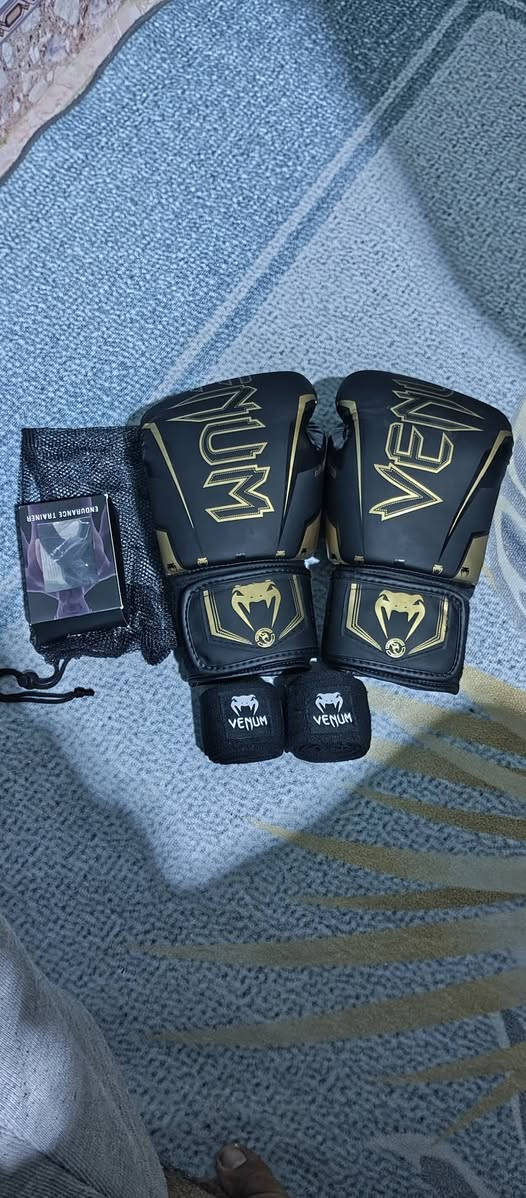 چيس ملاكمه طول متر وزن 75 كيلو السعر معه الكفوف 120الف وبي مجال بصيط الرقم ***********واتساب
