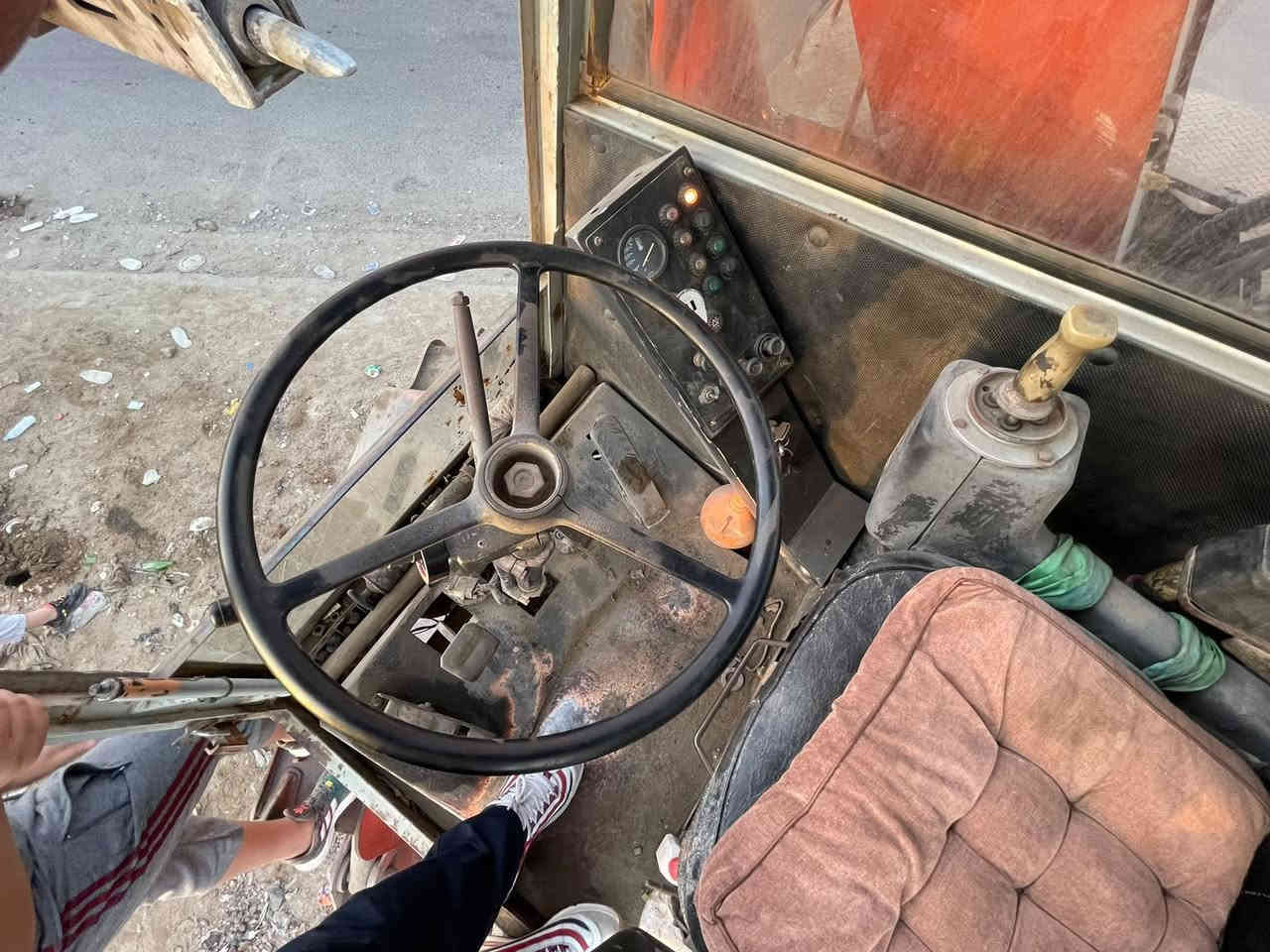 السلام عليكم
عندي حفاره بوكلاين للبيع 

موديل 1991
الحفاره شغاله كلشي مابيه 
ونضيفه 100/100
الحفاره جاهزه للشغل 
موجوده في محافظه بغداد 

السعر 100 ورقه يعني شده وبيها مجال للشراي 

لاستفسار *********** ابو امير
