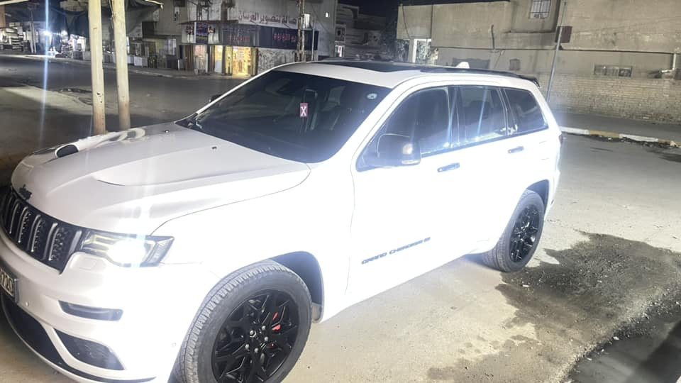 جيب s 22.  خليجي فول رادار امامي داخل اسود بيهه صبغ جاملغ وبنيد بدون دواخل بدون ايرباك وبيهه بارد بالباب مال السايق ماشيه. 52 الف مايل السعر 31$.  مكان السياره بغداد الرقم  ***********
