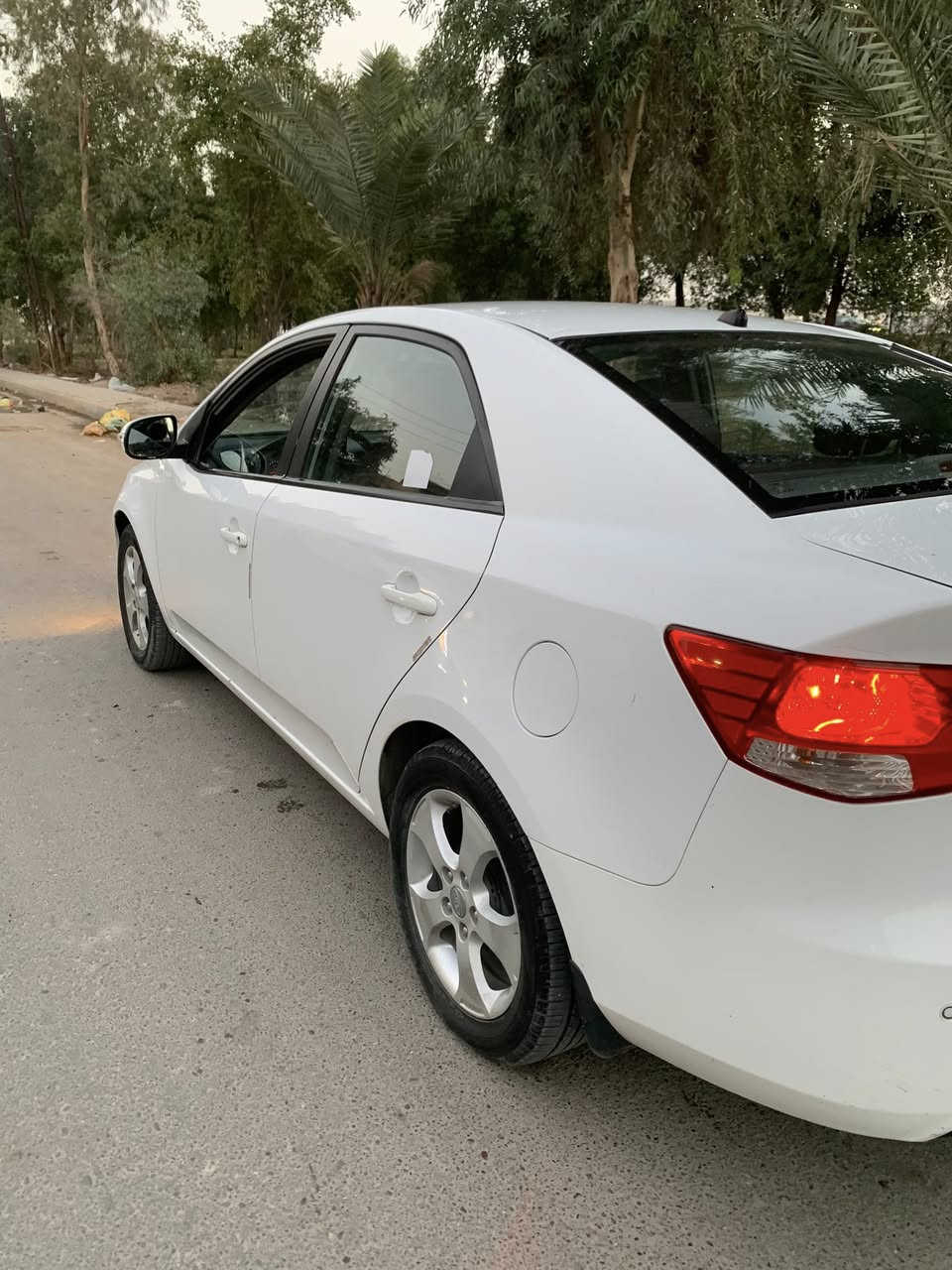 السلام عليكم سيارة سيراتو 2010 ماشية 90 الف كليو مو ميل السيارة خليجي داخل لونين رقم بغداد مكفولة من الصبغ والبديل مكفولة كشر ومكينة وكير شرط مكاني بغداد الامين الثانية رقمي *********** السعر 110
