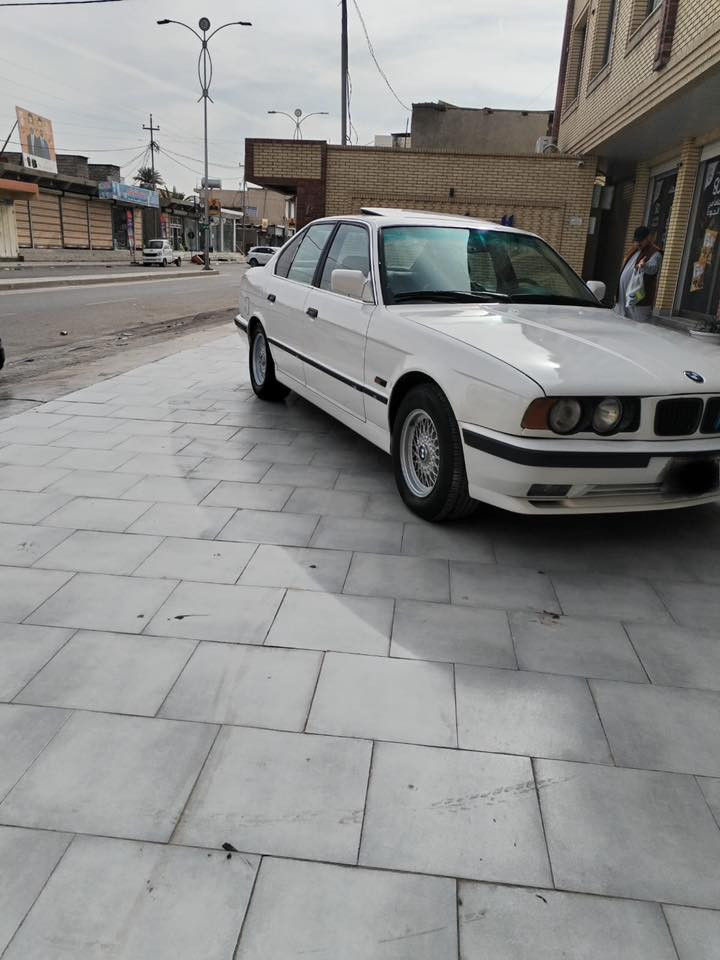 السلام عليكم بي ام للبيع 525كير محرك خير من الله صدر تخم تايرجديد سنويه ل31هزه جديده تحويل مباشر بسمي دوسات ام دعاميات ام فتحه شغاله  بجم عريض السعر 52وبيها مجال مكان السياره بغداد رقم الهاتف ***********////***********
