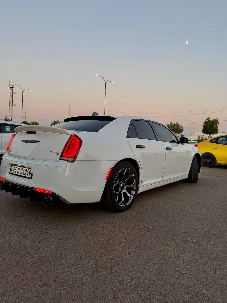 *للبيع أوباما S 300 موديل 2015 كندي اصلي*
*السلام عليكم اخوان*
*السيارة: أوباما  300 S موديل 2015*
*اللون: ابيض لؤلؤي يخبل*
*المنشأ: كندي وارد امريكي مو خليجي*
*المحرك: 6 سلندر 3.6 - عزم وقوة ومصرف معقول*
*الممشى: 104 الف ميل بس، بعدها بعمرها*
*شاشه كبيره بنوراما تبريد قطعتين ❤️‍🔥*
*الرقم: دهوك، سنوية + هزة جدد*
*التحويل: مباشر باسمك بدون لف ودوران*
*التظليل: بيها كتاب رسمي مثبت بالسنوية*

*السعر: 270 ورقة وبيها مجال للشراي الصدك*

*المكان: الأنبار - الخالدية*

*الفحص حق الجميع: شوف الصور، شوف السونار، وتعال افحص وين ما يعجبك. بيك خير وتدلل، السيارة كفالة عامة والشراي ما نختلف وياه*

اللي يريد سيارة نظيفة ومحركها يعيش وياه سنين، هاي هيه.

للاستفسار رقمي ...***********
