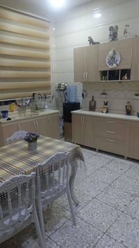 دار للبيع مساحة ١٥٠ ركن قريب من شارع ٣٠ تجاري ٢ غرف النوم ومطبخ وحمام ...