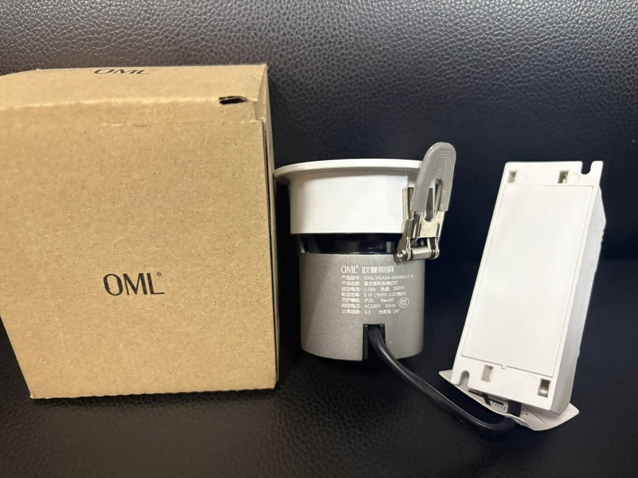 Brand OML spotlight 55 holes, 3000k 4000k large quantity in stock, sold at a discount.


**إذا كنت صاحب هذا الإعلان وتريد حذفه لأي سبب، رجاءا أرسل رسالة إلى الدعم الفني**