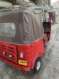 تكتك للبيع موديل١٧ شهر. ١٢/٢٨مكينه ٢٠ سعر ٣٥٠٠ وبيها مجال مكان زعفراني...