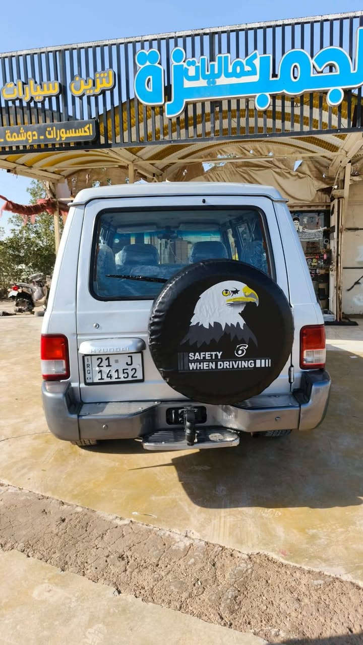 السلام عليكم مكلف بالنشر 
سيارة كالوبر  موديل 2000
.رقم سليمانية.
 سيارة  با اسمي 
سنويتها ل29 
هزة جديدة
  سيارة مكفولة من كلشي  ما عدة البنيد جارد وصابغه جمالية غيرهذا الصبغ كلشي مابيها 
حدادية جديدة
كهربائيات كلها شغالة بلاد
كلشي شغال بيها السيارة مابيها اي نقص 
 السعر 82 وبيها مجال حك الجيه المكان الديوانية  استفسار اكثر اتصل عل رقم ***********
