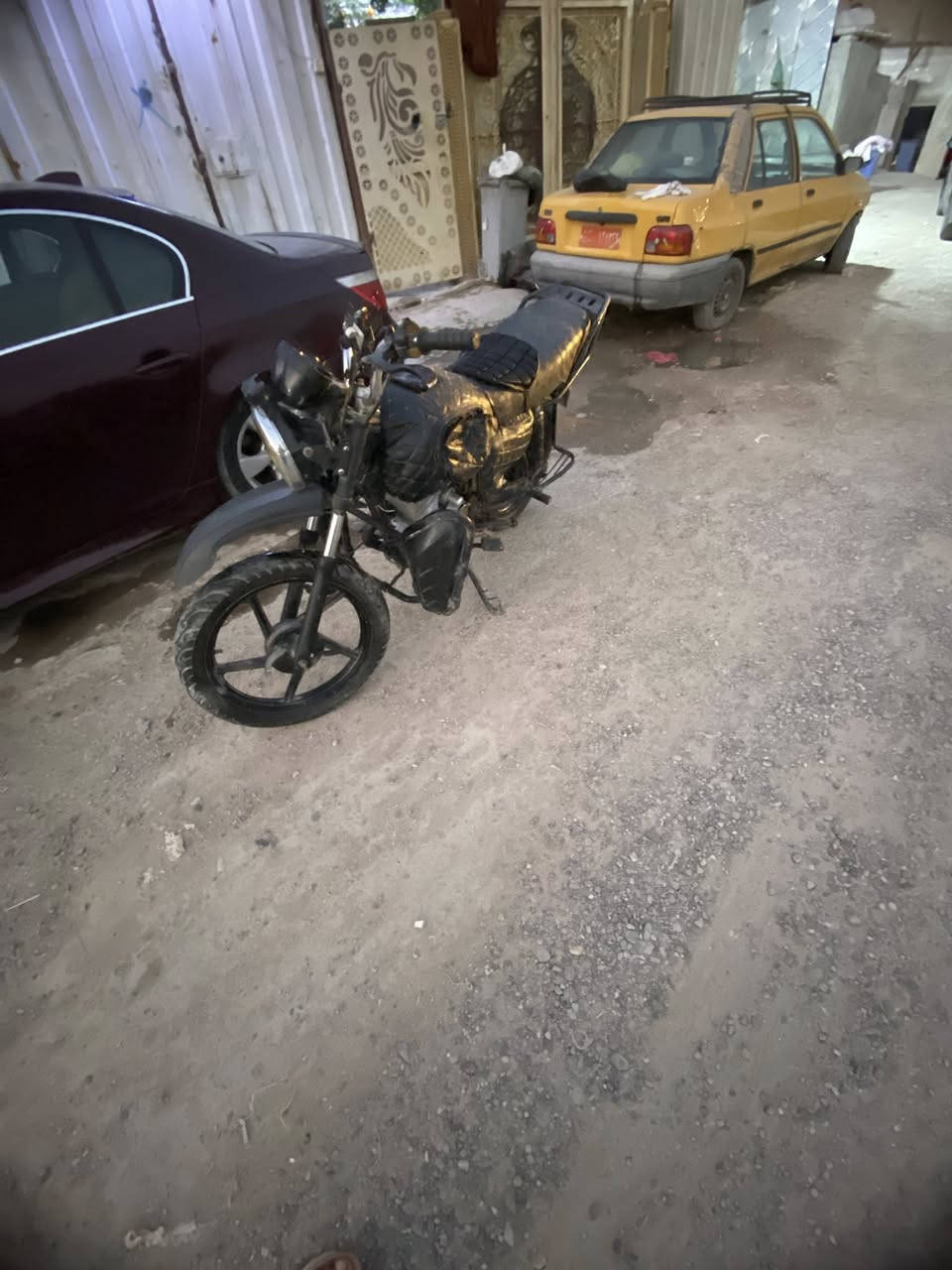 دراجه بوكسر بي ام مكينه بلاديه مثل مال ستوسته ديوان 
المكينه مكفوله برغيً برغي كله بلادي وماً مفتوح وغراضه  رخيصه وين متروحً بيه روحً وبيه أوراق مال كمرك ومنفيس اصلي مالته السعر 700الفً رقمي ***********
