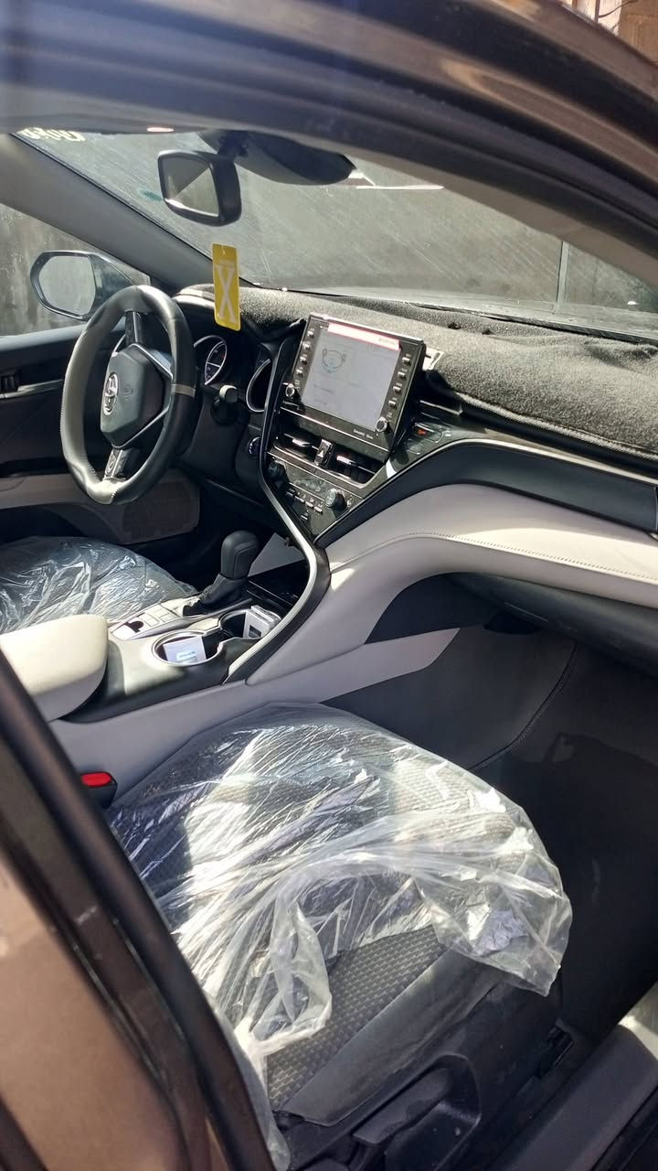 السلام عليكم كامري 2024 امريكي فئه LE محسن هايبرد ماشيه 30الف حادثها باب مبدل بصمه فتحه كشن كهرباء 
السعر 225$ ***********
