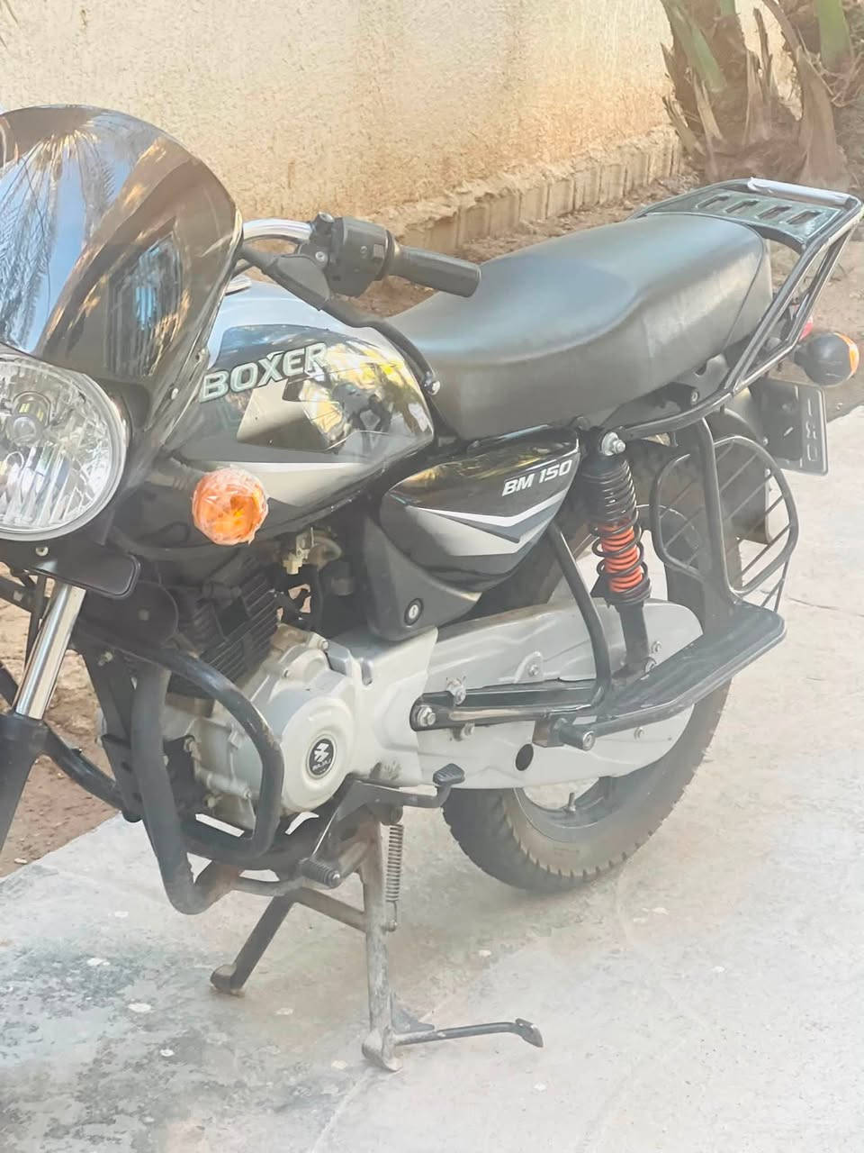دراجه بوكسر  مرقمه  سنويه ديالى 2020 2021 الدراجه نضيفه كلش كلشي شغال بيهه اي نقص ما بيهه من الكهربائيات من كلشي دراجه كلش نضيفه مو شلون ماجان السعر  مليون او تسعميه او خمسين او بي مجال  الرقم التواصل ***********  الي ما يشتري لا يدك بس الشرايه

