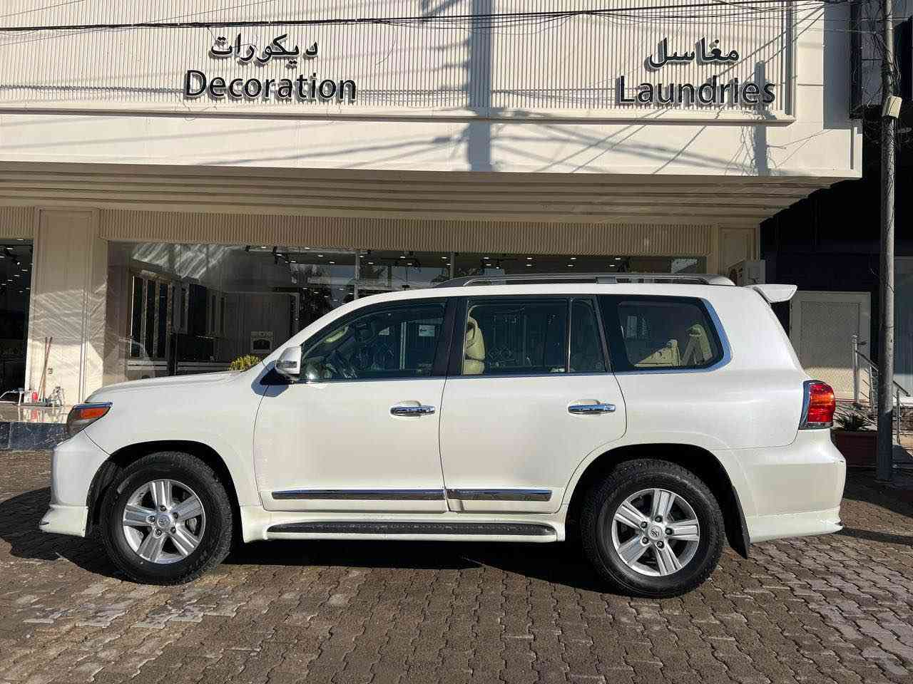 لاندكروزر موديل ٢٠١٣
محرك v8 ( مەکینە v8 پستن)
مواصفات G.X.R 
ماشي 250الف كيلو( رویشتیا
 
مواصفات 

-بصمة ( بەسمە)
-كاميرا امامية و كاميرة خلفية و جانبية ( کامیرا پێش و پشت)
حساس امامي و خلفي ( حەساس پێش و پشت)
بخاخ امامي(بەخاخی لایتی پێشەوە) 
لايت زينون 
کشن كهربائي ٣ حركات 
٢ ايرباك 
بانورامة 
تشغيل عن بعد 
ثلاجة داخلية 
تحديد سرعة 
مانع تزحلق 

 -٢ اماكن pdr و ٢ اماكن بارد ( دوو جێ ساردە کوت و دوو جێ pdr)

سنوية و هزه جديد و رقم اربيل  

مجال قليل 
اتصال على الارقام ٠
***********
***********

مكان اربيل ( هەولێر) أربيل, العراق
