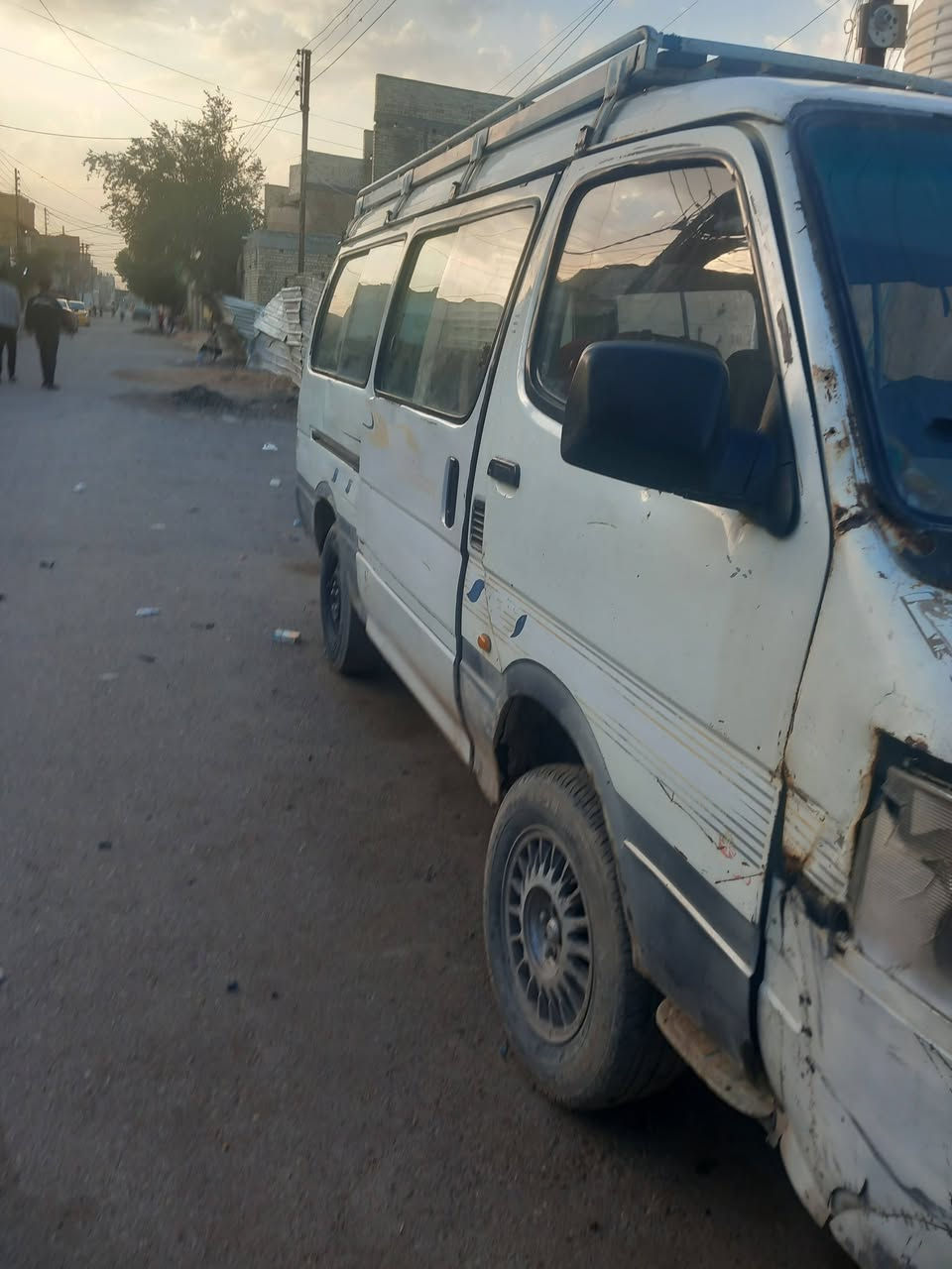 السلام عليكم فتون بولارسن ٢٠٠٦سيارة كاملة نقص بس محرك بيع كوم حديد تكفل سراق وعشاير المكان الحسينيه الراشدي لسعر ٨وراق رقم الهاتف ***********
