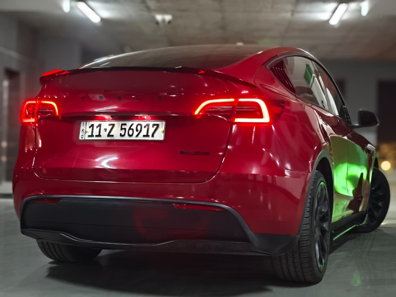السلام عليكم 
Tesla model y long range dual motor
تيسلا مودل Y دبل ماطور  لونك رينج
السيارة اونلاين 
عداد 50 الف كيلو
جميع ايرباكات السيارة سليمة 
الموديل 2023
عدد المقاعد 5 راكب
اللون الخارجي احمر
موصفات Y معروفه
• تقطع بالشحنة 500/530 كيلو 

• نظام دفع كلي
• سقف بانوراما زجاج
• شاشة كبيرة حجم 15 بوصة
• كاميرا خلفية
• حساسات خلفية
• كاميرا امامية
• حساسات اماميه
• كاميرا جانبيه 
• كراسي كهرباء
• كراسي تدفئة
• غرفة جلد مميزة لون اسود
• رادار امامي
• رادار خلفي
• رادار جانبي
• مانع تصادم
• محدد مسار
• كاميرات عدد 8 
• حساسات جانبيه
• مثبت سرعة
• كاميرات محيطيه 360° 
• تحكم بالسياره عن طريق الشاشة
• نظام قيادة آلية Auto Pilot
• عداد ديجيتال
• تشغيل تلقائي
• نظام قيادة ذاتية Full Self drive
• نظام (RCTA) للتنبيه عند الرجوع للخلف
• نظام (RSA) لكشف لافتات السرعه للطريق
• نظام (PSC) الرادار الذكي لمنع الاصطدام 
• نظام (LTA) لتحديد المسار على الطريق
• تشغيل عن بعد
• الدخول الذكي
• نظام ترفيهي كامل متكامل يحتوي على ( YouTube / WhatsApp / Tik Tok / Netflix)
• Wifi
• GPS
• MAPS
• Bluetooth
• AUX
• USB
• أوامر صوتية voice commands
• جنط قياس 20
• اضوية امامية LED
• اضوية خلفية LED
• كشافات ضباب LED
• إنارة امامية زنون Full LED
• إنارة امامية Auto 
• ميموري ديجيتال
• نظام محاكة ذاتي للسياره من الخارج
• تبريد خلفي 

الأضافات: 
لحية امامية 
حاجب بلوجكتر 
دوسات جانبية 
مري كاربون فايبر 
سبويلر صنوق 
دفيوزر
داخل كاربون فايبر 
سكوب مثلثات جامة 
فچوج برمبو ضوئية 
ترحيب ضوئي لوكو تسلا
تطعيمات الدركة كاربون فايبر 
الخ...
مكان السياره بغدد
السعر: 18.500$
للأستفسار: ***********
