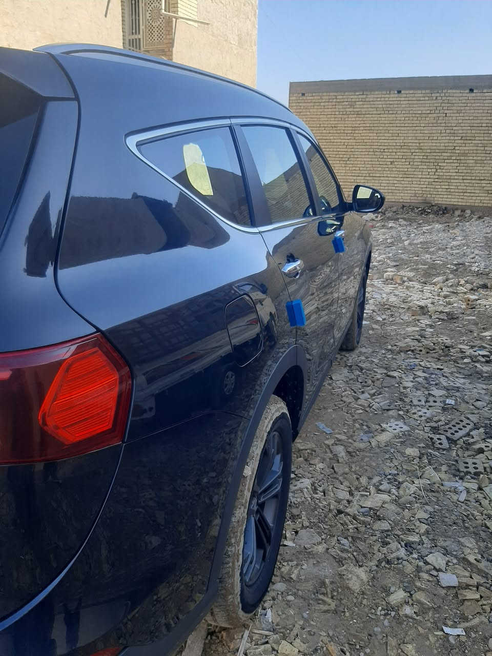 السلام عليكم سيارة للبيع اسمه دوق فنك موديل 23 ماشيه 41 الف ضمان ثلاث سنوات من شركه اليث العبيدي سبعة راكب محرك تيربو 2000 فوال موصفات فتحه سقف تحكمات ستيرن الون اسود رقم بغداد بأسمي كفاله عامه ماعده شخط بالباب مايبين السعر170 ورقه وبيه مجال وهذا رقم الهاتف *********** وبيه واتساب
