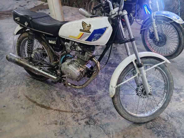 للبيع تيكر 19 نعومه اوشلعه شاصي نامه رفيع سعر 225 بي مجال مكاني جلولاء قريت مرجانه رقم ***********
