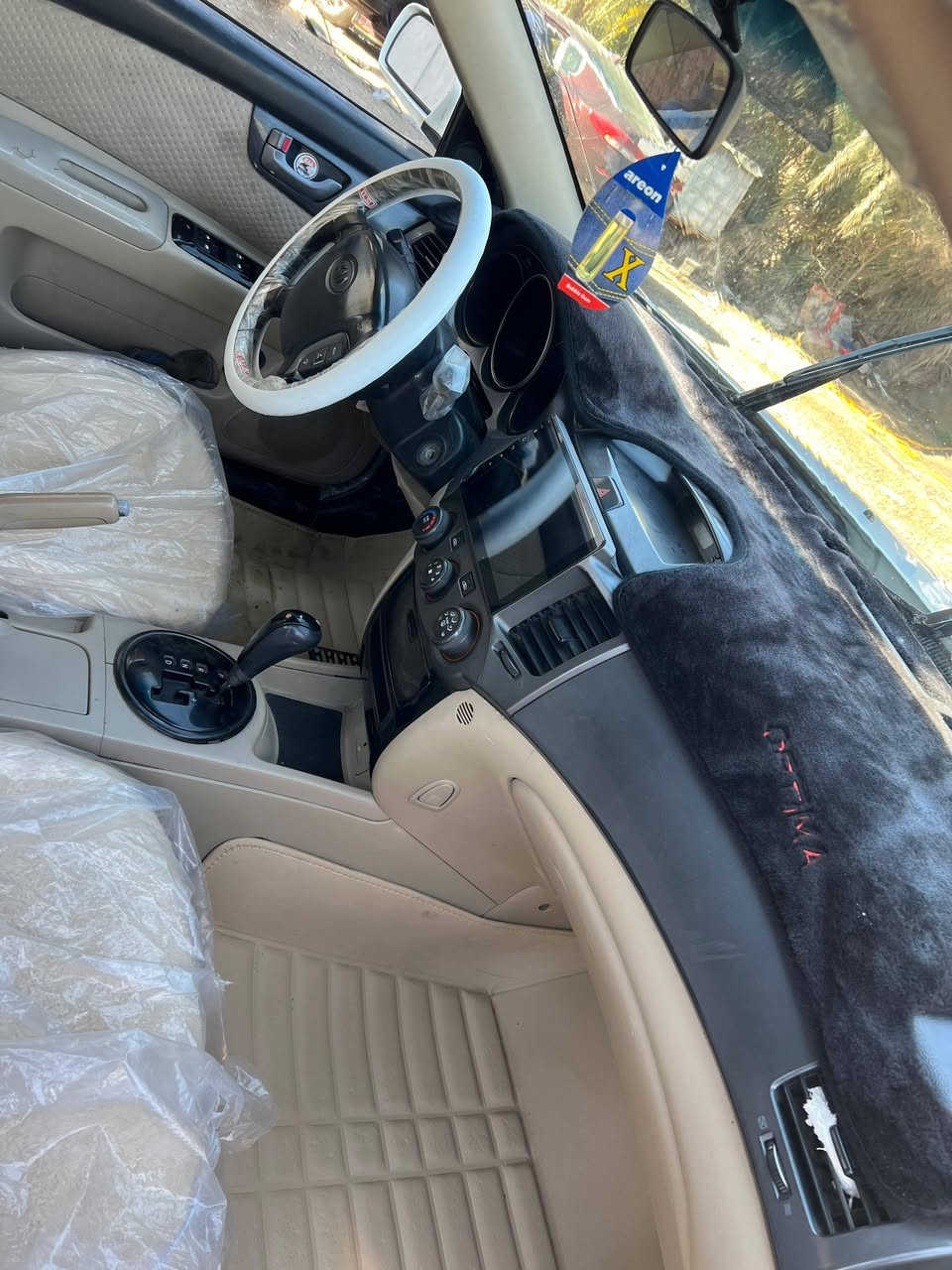 السلام عليكم سياره للبيع اوبتيما 2009 سياره جاهزه من كل شيء حداديه جديده باتري تخم تاير سياره رقمها جديد اربيل مواصفاتها فتحه سقف مري شفط شاشه كاميرا خلفيه حساسات بارده خلفيه سعرها 115 وبيها مجال للشراي سياره مكانها بالديوانيه قضاء الشاميه ***********
