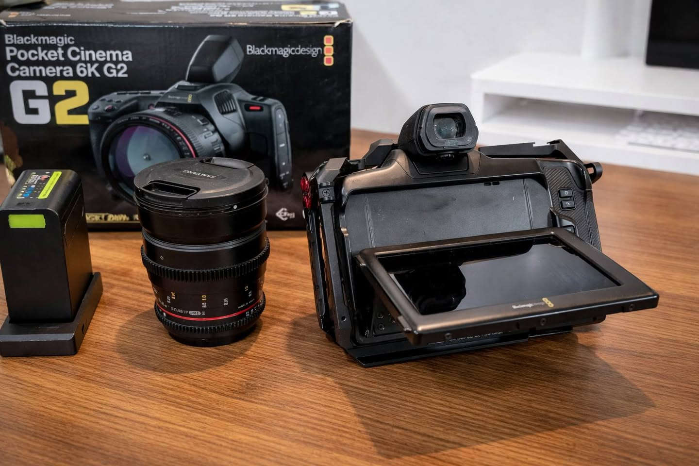 بلاك ماجك بوكت 6K  G2
كاميرا مستخدمة سبوع واحد فقط 
الملحقات 
عدسة ساميونك  24 سينمائية 
رام 128 
بطارية و قاعدة خارجية 
كيج 
و جميع الملحقات الاصلية 
للاستفسار ***********
