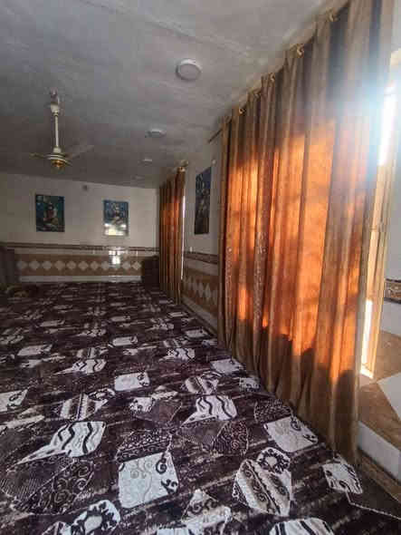 السلام عليكم بيت عل طريق نجف حي الصادق زراعي مساحه البيت 360 بيت جاهز وبي محل بعده ماكامل للاستفسار رقم***********
