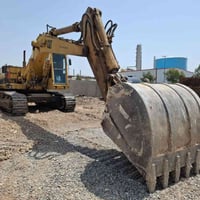 حفارة كتربلر • حجم ٢٣٥ • محرك ٦ سلندر
