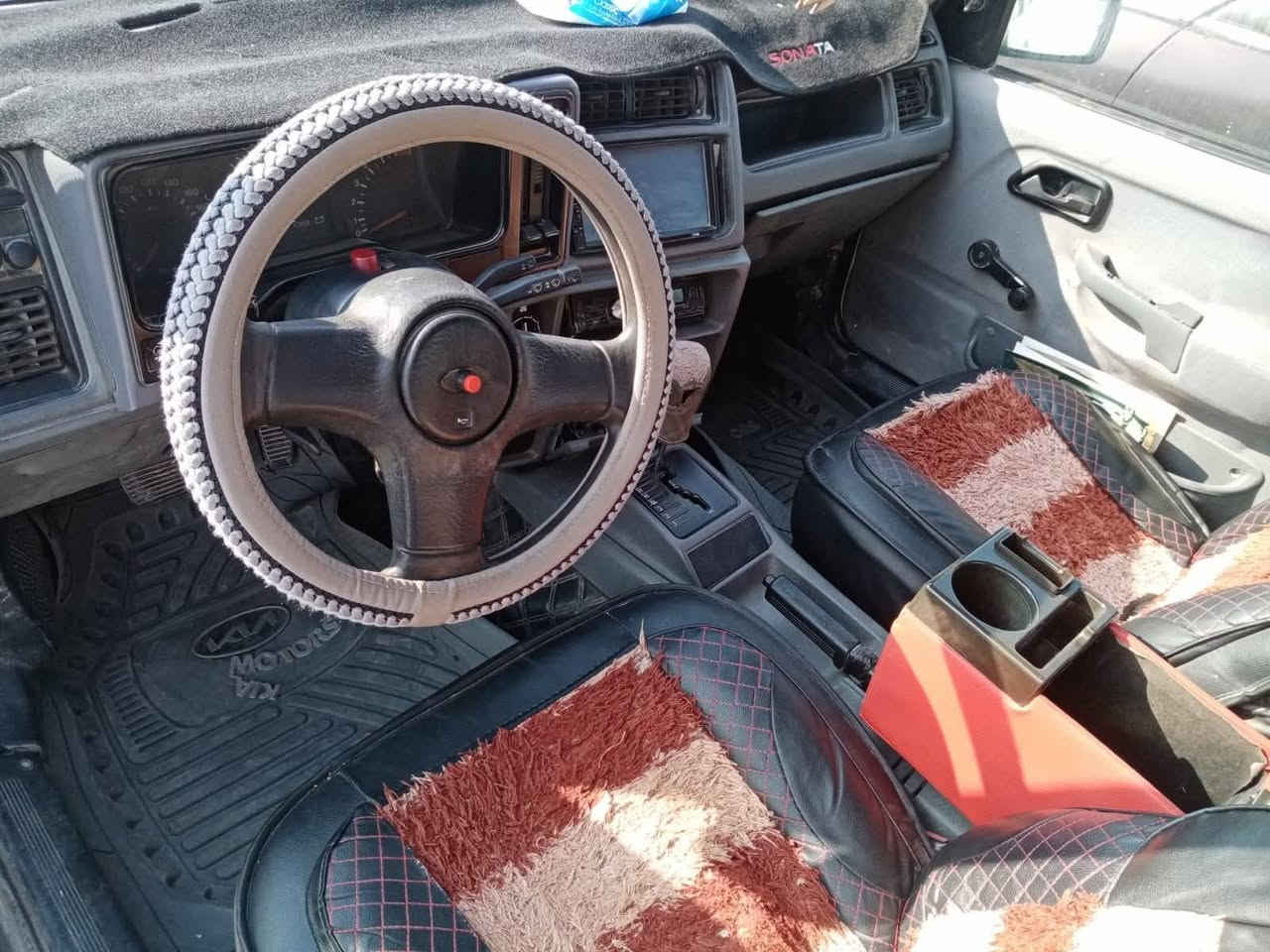 السلام عليكم
مكلف بالنشر فورت سيرا كير اوتوماتيك 
سنوية 28 كير ومحرك شرط كابون بانزين 
كهربائيات كلها شغالة 
سياره جاهزة الشرعي بديره شرط التحويل والوكالة 
السعر 30 وبيها مجال ‏‪
***********
