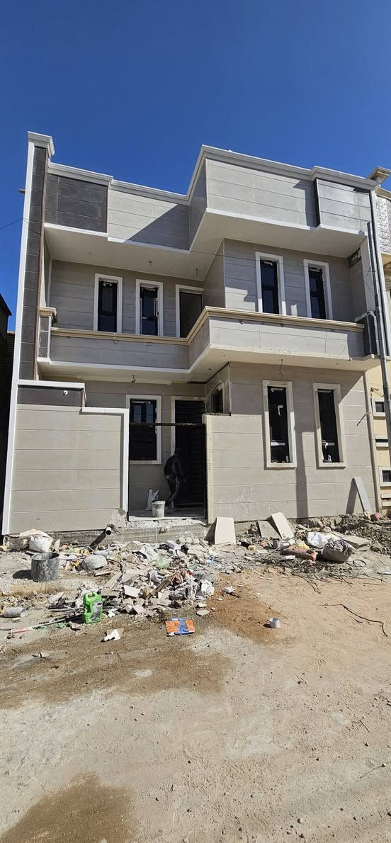 بيت مساحه 110في حي اور شارع سبيس مقابل مدرسة الجماهير البناء حديث درجه اولى يتكون من 4نوم وصالات 2وستقبال ومطبخ وصحيات ***********
