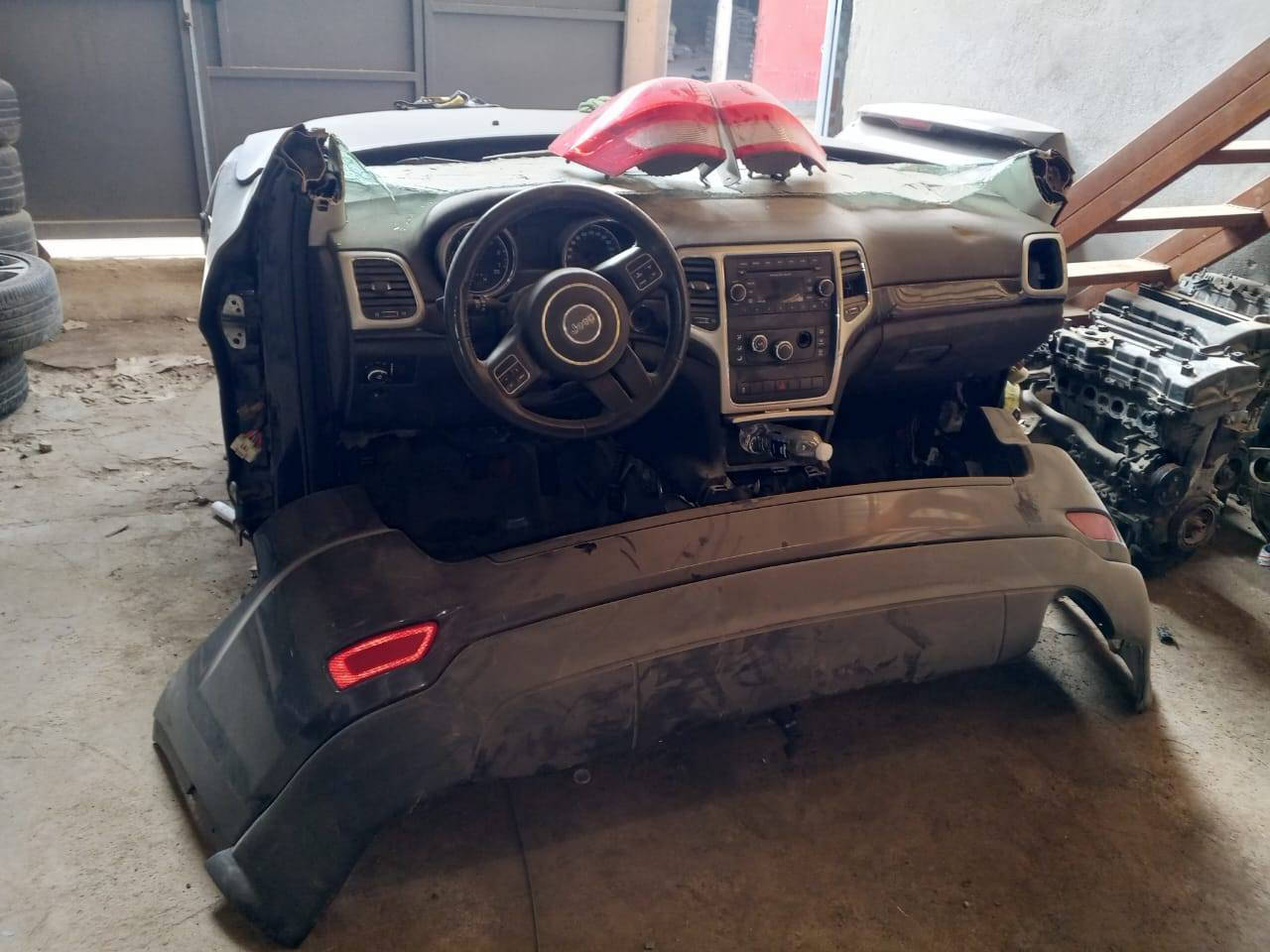 كصة جيب لاريدو ٢٠١٣ كصة كاملة بجم كبس 
اربع ابواب كبس  جملة مفرد 
ملاحظة الويلات ينباعن على جهة  وباقي التفاصيل ضرر فقط جاملغات
للتواصل واتساب 
***********
***********
@أبرز المعجبين #جيب #لاريدو #العراق
