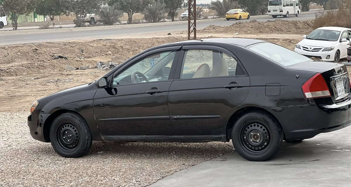 السلام عليكم ادوات ادوات بدون كص حاويه ودخول قديم مو جديد كيا سيراتو 2008 كير مكينه حداديه بل كارتون فتحه سقف شاشا انرويد  تخم تاير جديد كهرباييات  كله شغاله السياره كدام عينك والله احله من الصور السعر 35 وبيه مجال قليل العنوان بابل ‭0787 569 5633‬
