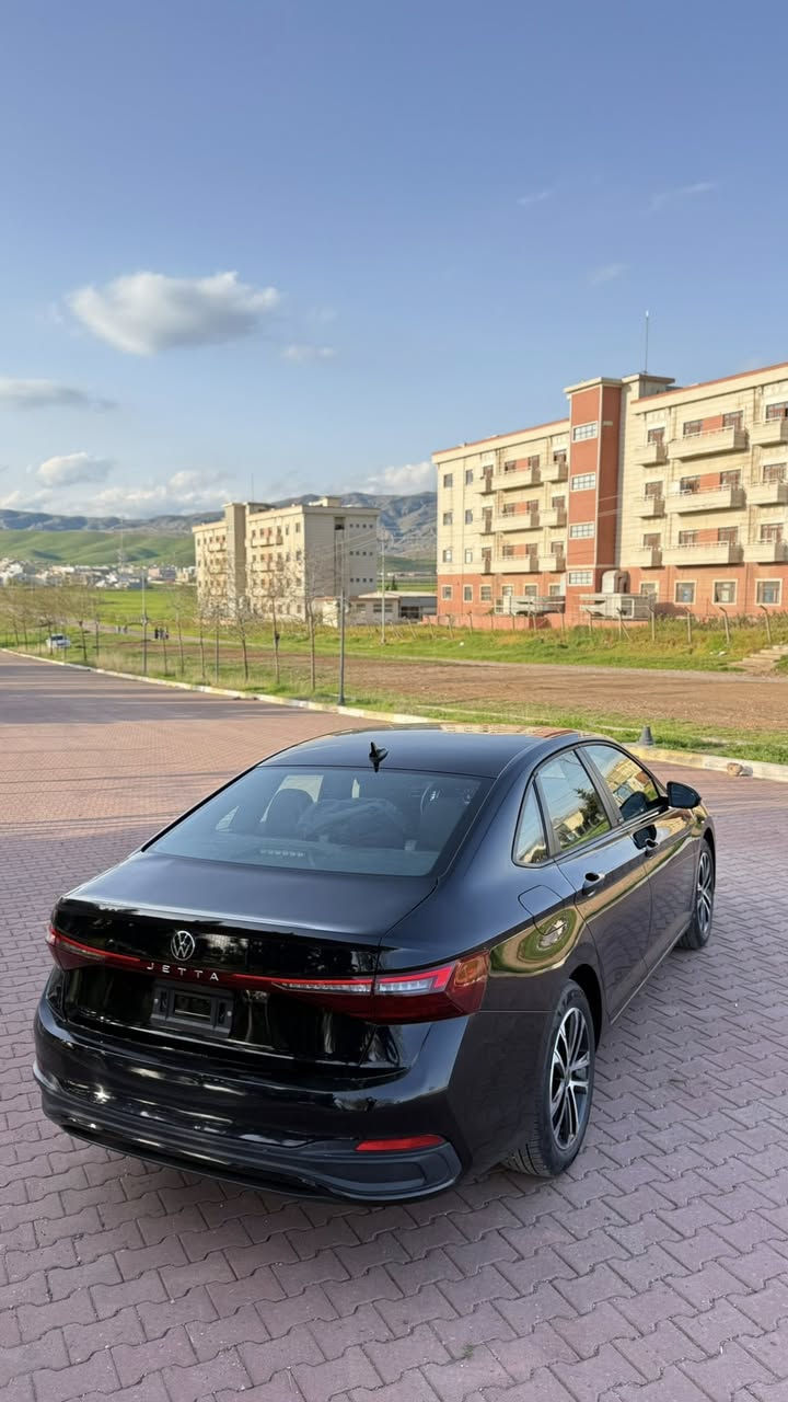 Volkswagen Jetta SPORT - شكل جديد ‎
موديل  : 2025 
سياره فقط سندوق تبديل شركة  بدون دواخل بدون صبغ 
سياره بدون ارباگ 
لون سياره اسود 🖤
‎المحرك:- i4 - 1.5L Turbo 
شاشه كبير 
‎گيج ديجيتال 
‎بريك بصمه 
‎رادار
‎كاميرا 
CarPlay
فه حم شركة   
Auto-Start/Stop
‎لايتات Led+Xzenon
14000"  mi
  سعر 160 مجال قليل 
بچم كبس كل شي ضمان 
سياره بدون رقم ترقم /اربيل دهوك سليمانيه 
مكان عقرة 
*********** واتساب
كورك ***********
