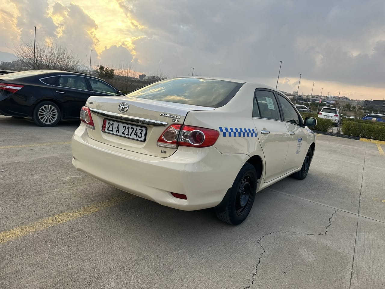 کرۆلا ٢٠١٢
سەنەوی تا ٢٠٣٠ تازەیە 
دوبارجەی بۆیاخە بئ ناوگرتن 
بەشەتی گیرو مەکینەو  هه موگیانی بەشەت 
مەکینە گەورە ١٨ هه موگیانی لەسەر دەقی شەریکە ماوە
***********
