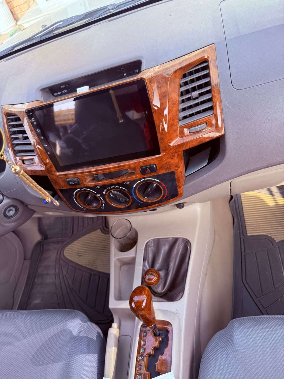 فور چنر  مديل 2006مصبوغه عام للجماليه السياره مكفوله فقط باب اليمنه الامامي تبديل 
منضومه غاز 100لتر 
كير ومحرك  وتبريد فول السعر 145 وبيها مجال
***********
