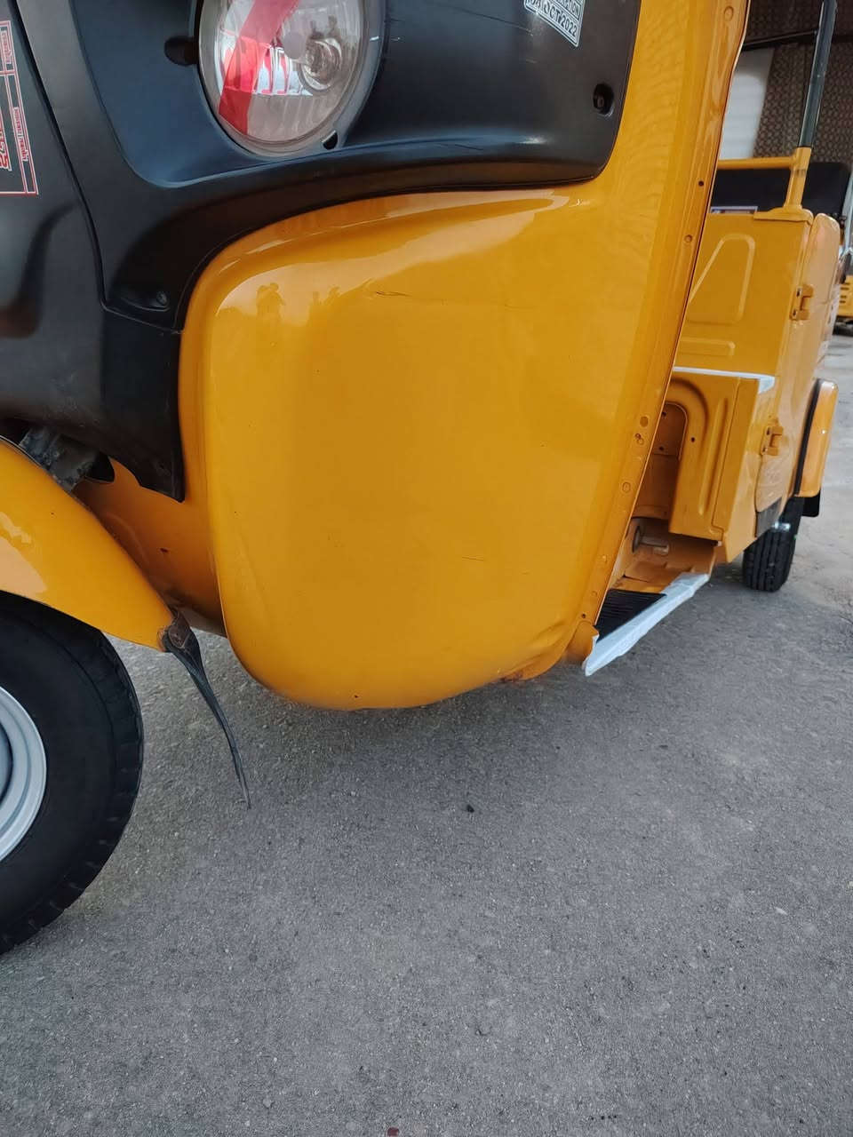 تكتك لبيع موديل 21 شهر 10 رقم وسنويه  تكتك كفاله عامه  كشر ومكينه من تفيلس تكتك جديده حيل بيه تخم تاير جبلي ستدات جادر جديد مسجل كامله كبل الشارع مكان ميسان قضا المجر الستفسار تصل علا رقم 📱 ***********. ***********
