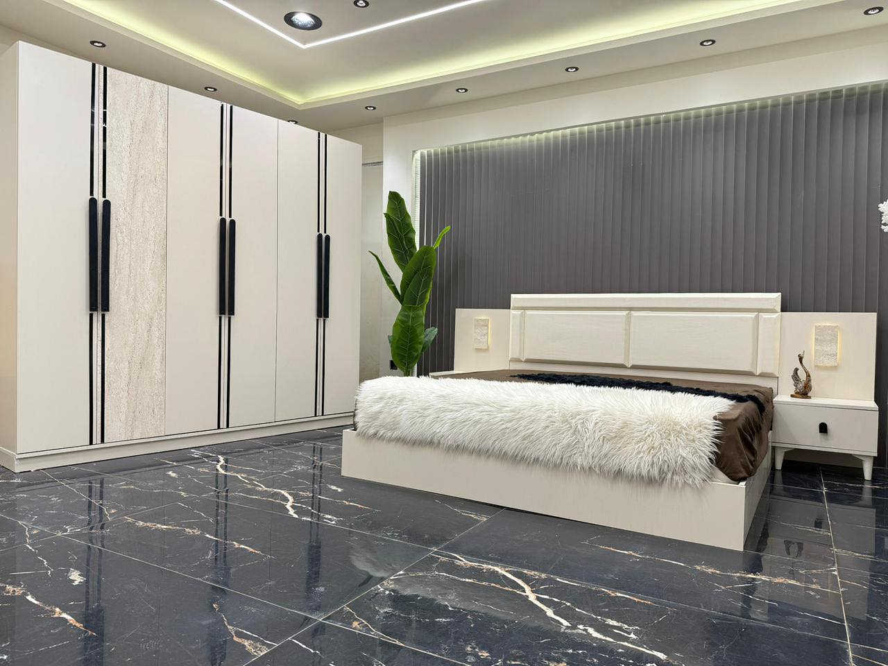 *تم وصول موديل ريان 2*
*سرير مخزن* 
ابواب 4 نرماده 
مجرات ثلاثيه 

❇️ 5 قطع      كنتور 220
❇️ ميز تواليت ضخم
❇️ شغل ممتاز
اناره بل كومديات 
يدات الكنتور طويله 

السعر 580
