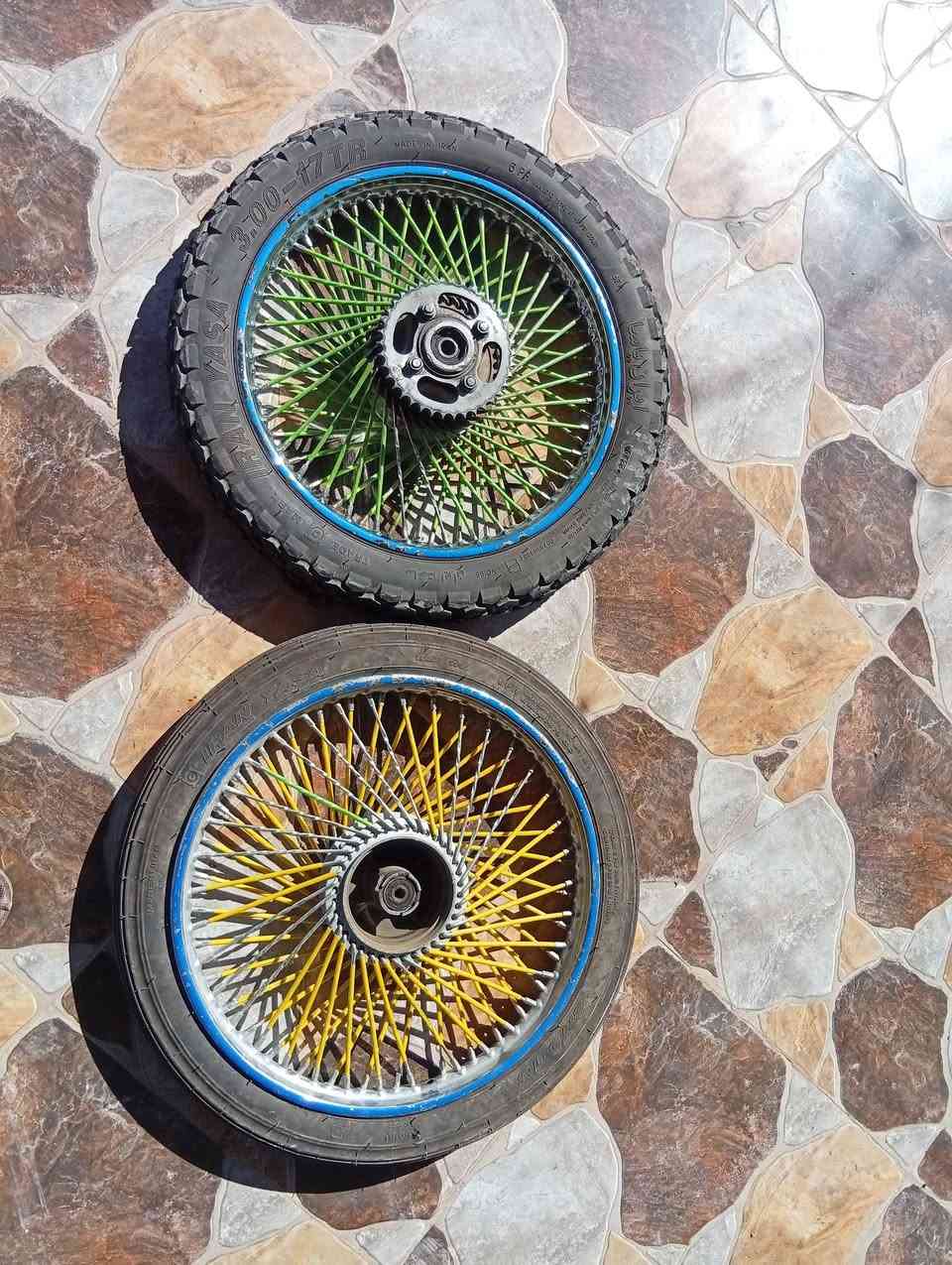 السلام عليكم زوج تايرت هنة وال ويل جديد السعر 50بيهن مجال وصلنصه 15وبيها مجال ***********
