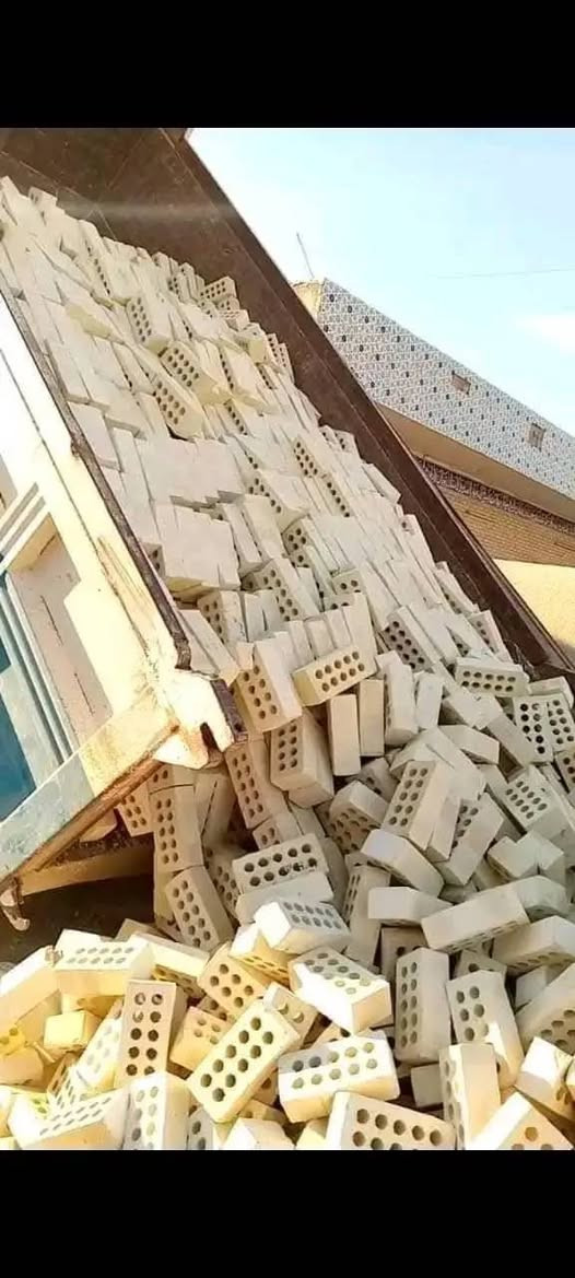 تجهيز الطابوق الجمهوري والحصو والرمل المفحوص والسبيس والجلمود باسعار مناسبه 
للاستفسار مراسلة الصفحه او الاتصال ***********
يتوفر واتساب
