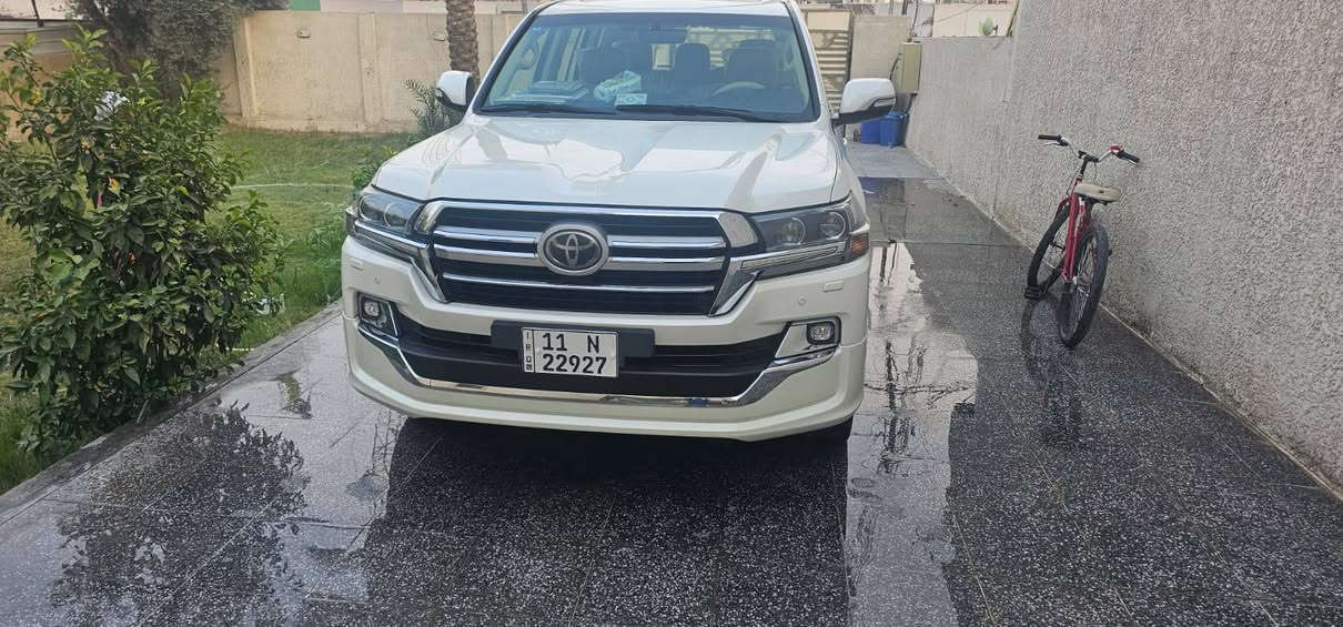 السلام عليكم للبيع لاندكروز ٢٠١٧
١. فتحه 
٢. ⁠بصمه 
٣. ⁠كرسي كهرباء 
٤. ⁠تبريد ٣ قطع 
٥. ⁠فور ويل 
٦. ⁠وضعيات قياده 
٧. ⁠مري شفط 
٨. ⁠لايت زنون 
السياره بيها هواي مواصفات مكانها بغداد الغزاليه مقابل المجمع الاسويسري 
ملاحظه قبل الاتصال بيها صبغ جاملغ امامي والباب فقط بدون دواخل السعر ٤٤ الف وبيها شي بسيط للاتصال ‭٠٧٧١ ٤٤٠ ٥٥٣١
