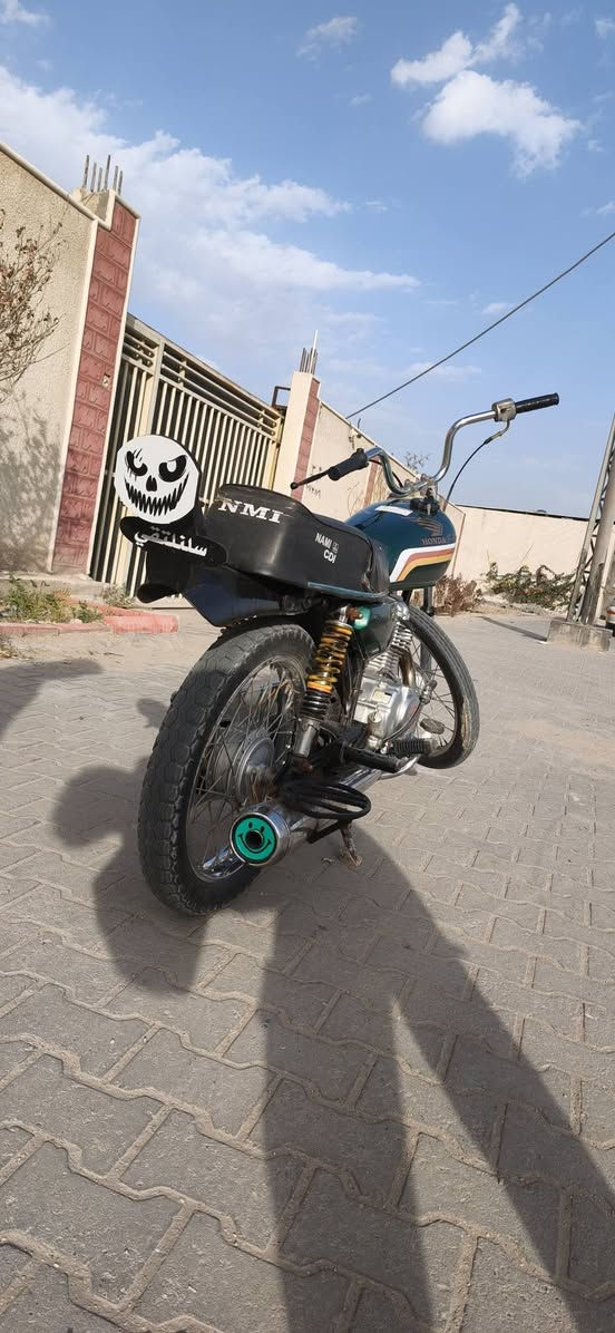 سلام عليكم دراجه ايراني البيع دوات تعمير كله جديد شاصيه نامه الصلي مديل شاصي 2021 محرك رابيدو الخوين الصلي مكان البصره ابو خصيب رقم هاتف ***********
