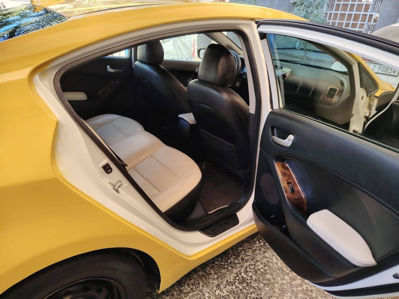 السلام عليكم كيا فورتي موديل 17 وارد كندي بيها جاملغ خلفي وبالعراق تبدل بيها بنيد بدون ايرباك بدون دواخل كشنات جلد لونين شاشه كبيره هيتر كشن تخم تاير جديد باتري جديد مكينه 2000 دوش قبل شهرين مبدله مال كصه صدر نص عمر  السعر 117 وبيها مجال مكان السياره بغداد الرصافه للاستفسار ***********
