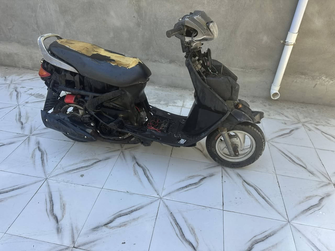 دراجه للبيع كهربائيات كلها شغاله  تجفيت جديد ال اصلي السعر 300 مكان شاميه 
***********
