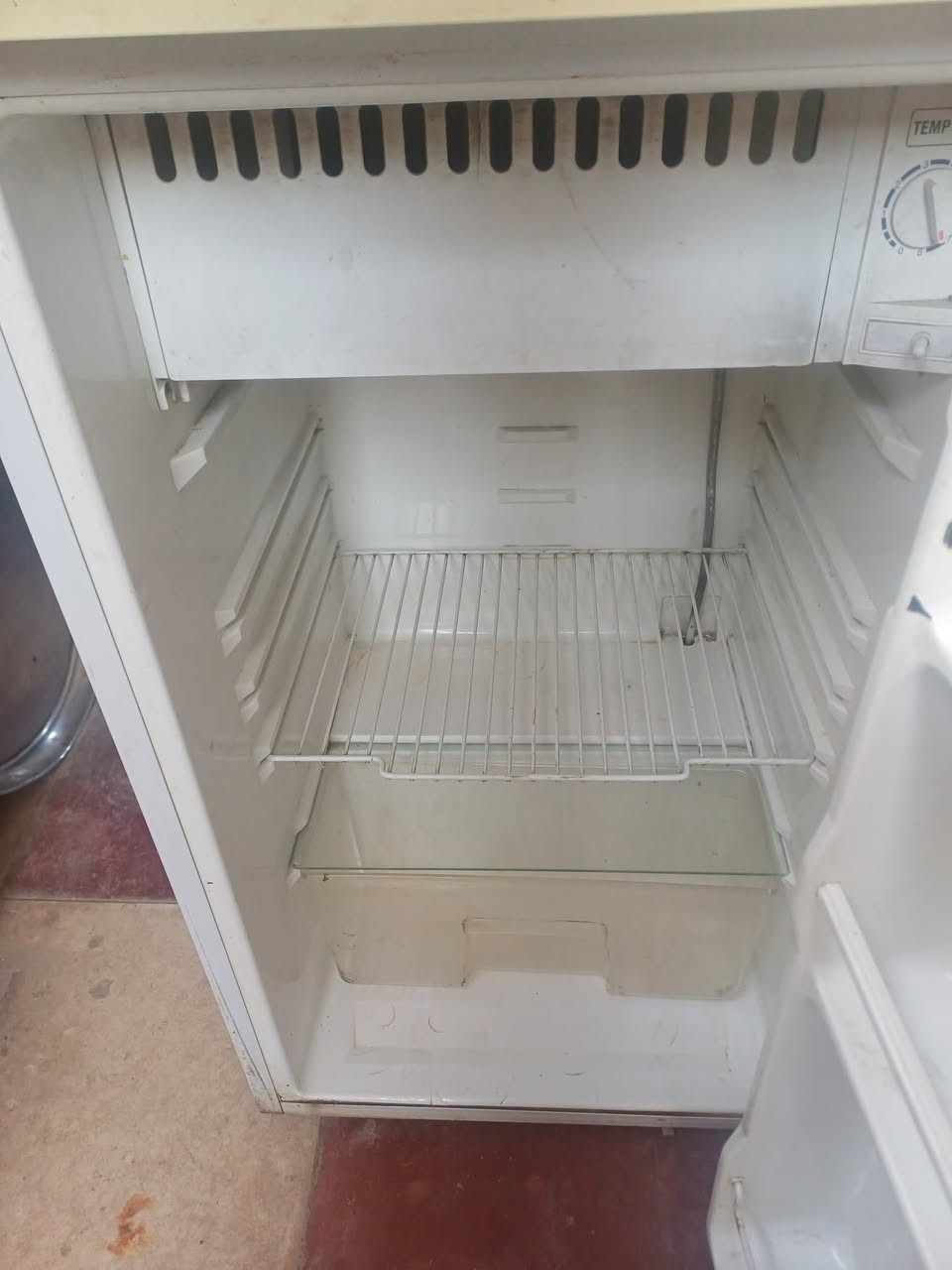 سلام عليكم تنور جديد استخدام قليل سعره ٦٠
ثلاجه صغيره ماطور امريكي امانه الله تجميد فول عيبهه بس الباب شويه ب٤٠ وبيهه مجال 
مكاني الاكرمين


**إذا كنت صاحب هذا الإعلان وتريد حذفه لأي سبب، رجاءا أرسل رسالة إلى الدعم الفني**