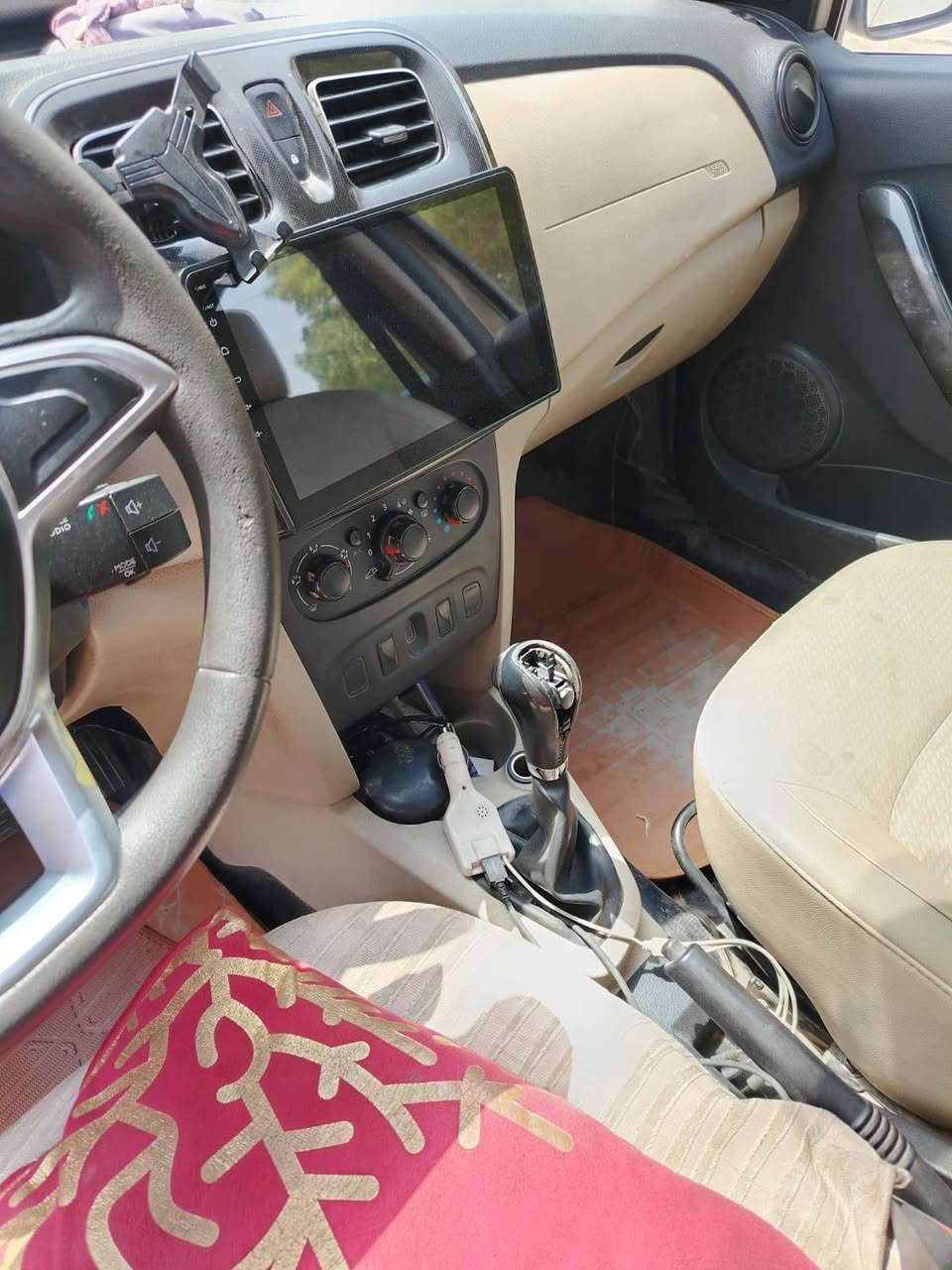 السلام عليكم للبيع سيارة رينو سمبل موديل 2019 رقم قادسية باسمي مداور ثاني يوم السعر 60 وبيه مجال للاستفسار الاتصال بالرقم *********** في النجف
