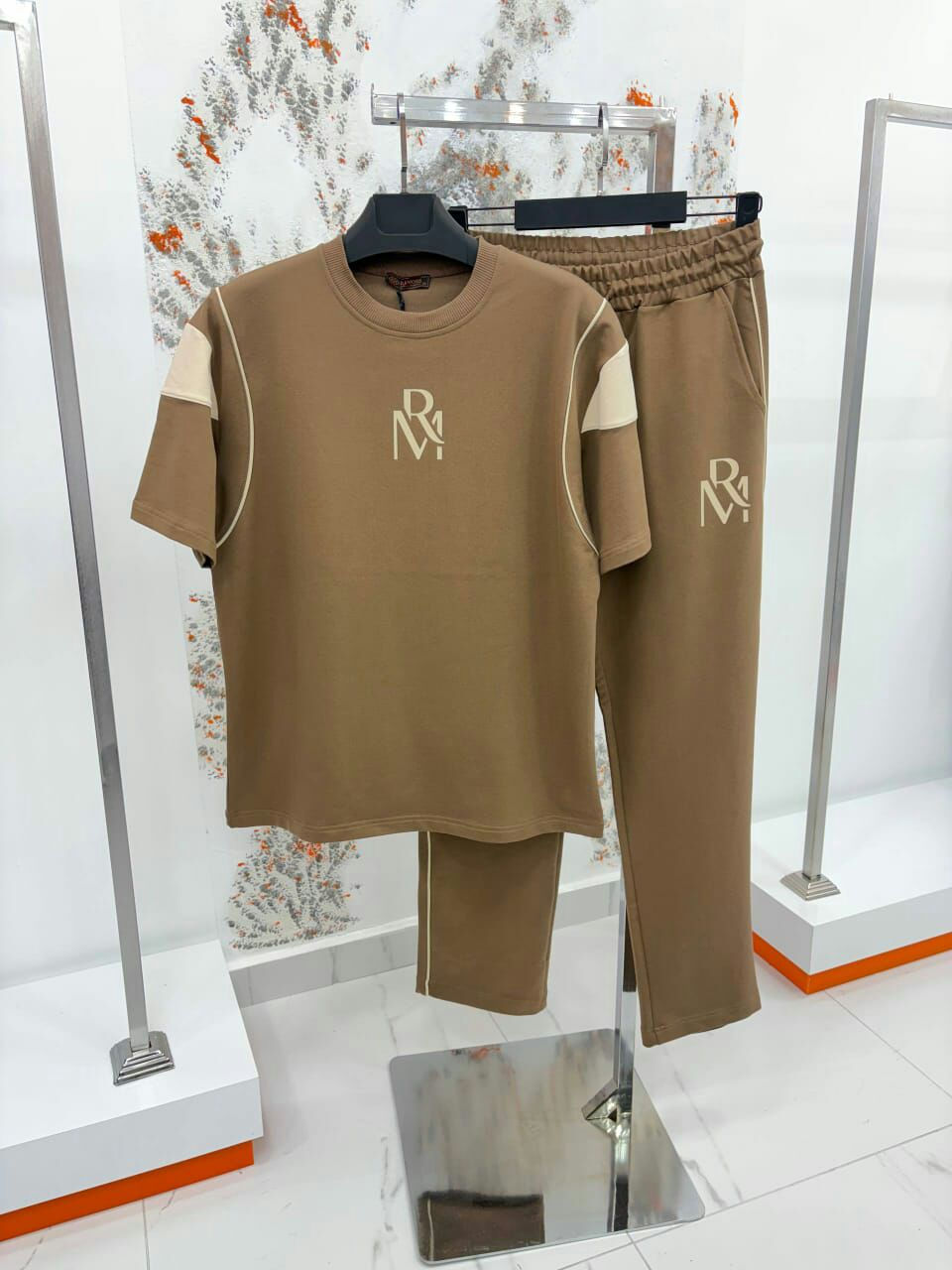 ترنج رجالي شيك 😎
لو بتدور على الراحة والأناقة… ده اختيارك!
✨ خامة مريحة
✨ تصميم عصري
✨ سعر مميز
ابعت رسالة الآن للحجز 📩


**إذا كنت صاحب هذا الإعلان وتريد حذفه لأي سبب، رجاءا أرسل رسالة إلى الدعم الفني**